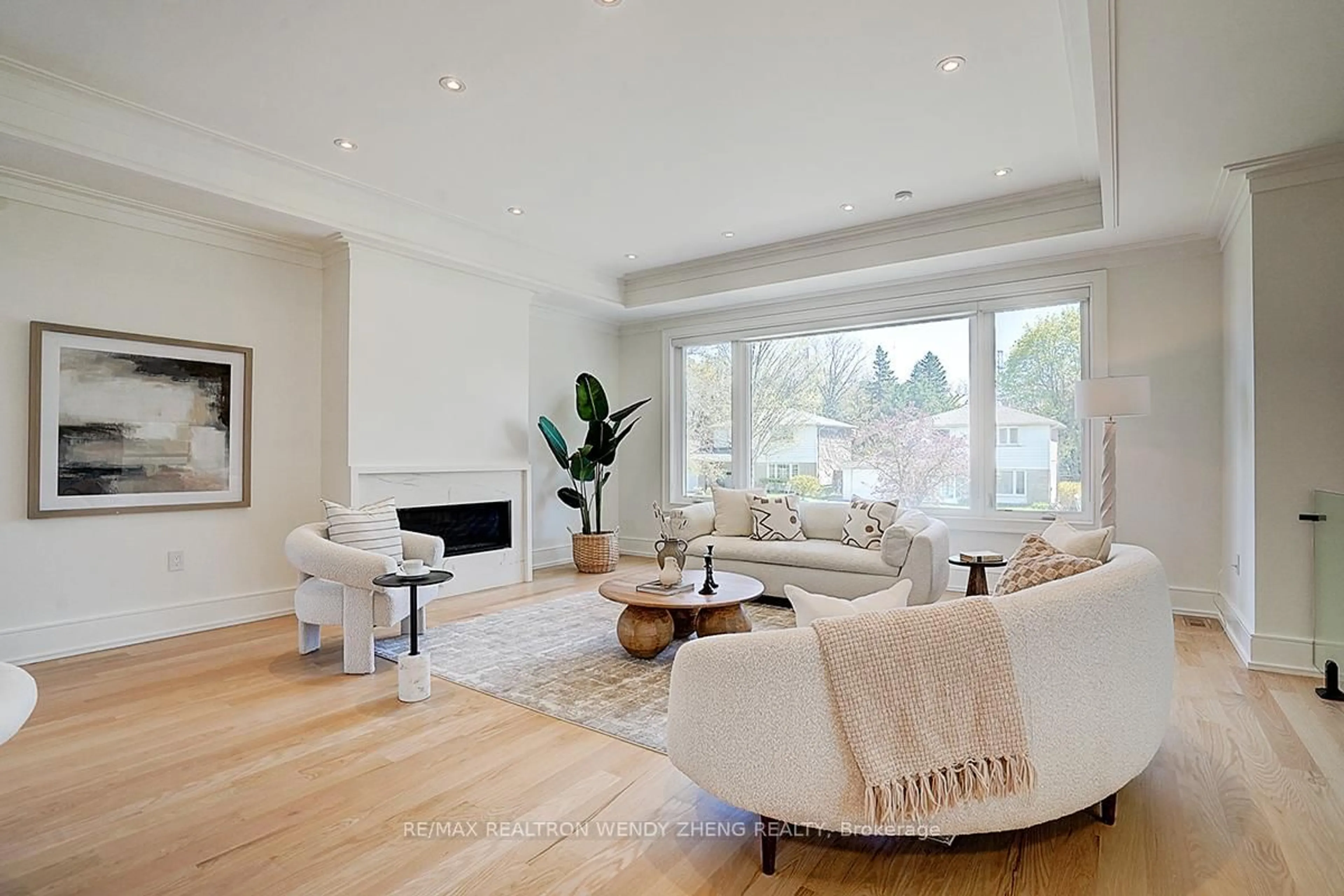 Living room with furniture, wood/laminate floor for 23 Cresthaven Dr, Toronto Ontario M2H 1L9