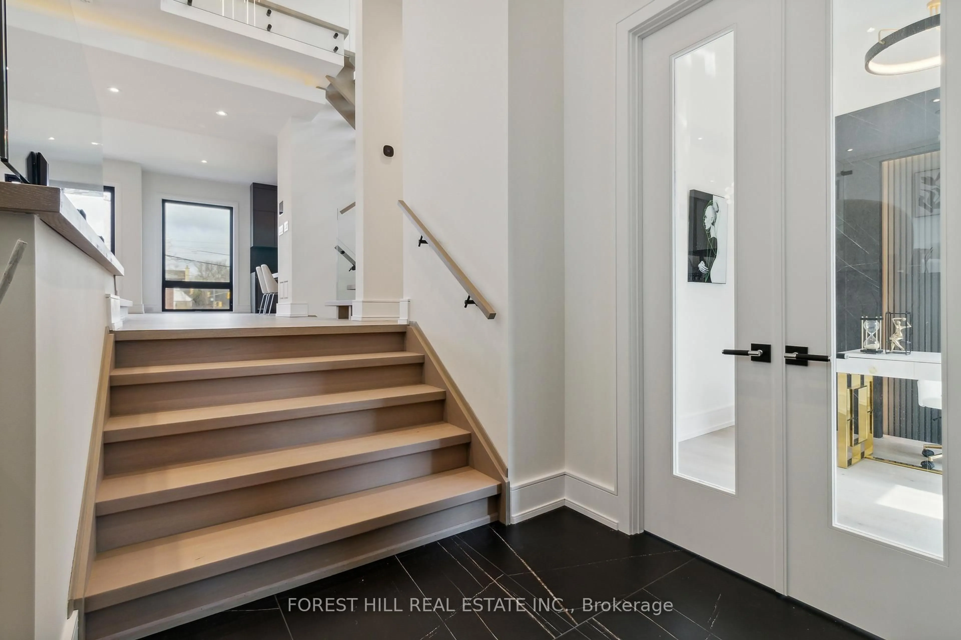 Indoor entryway for 38 Bevdale Rd, Toronto Ontario M2R 1L7