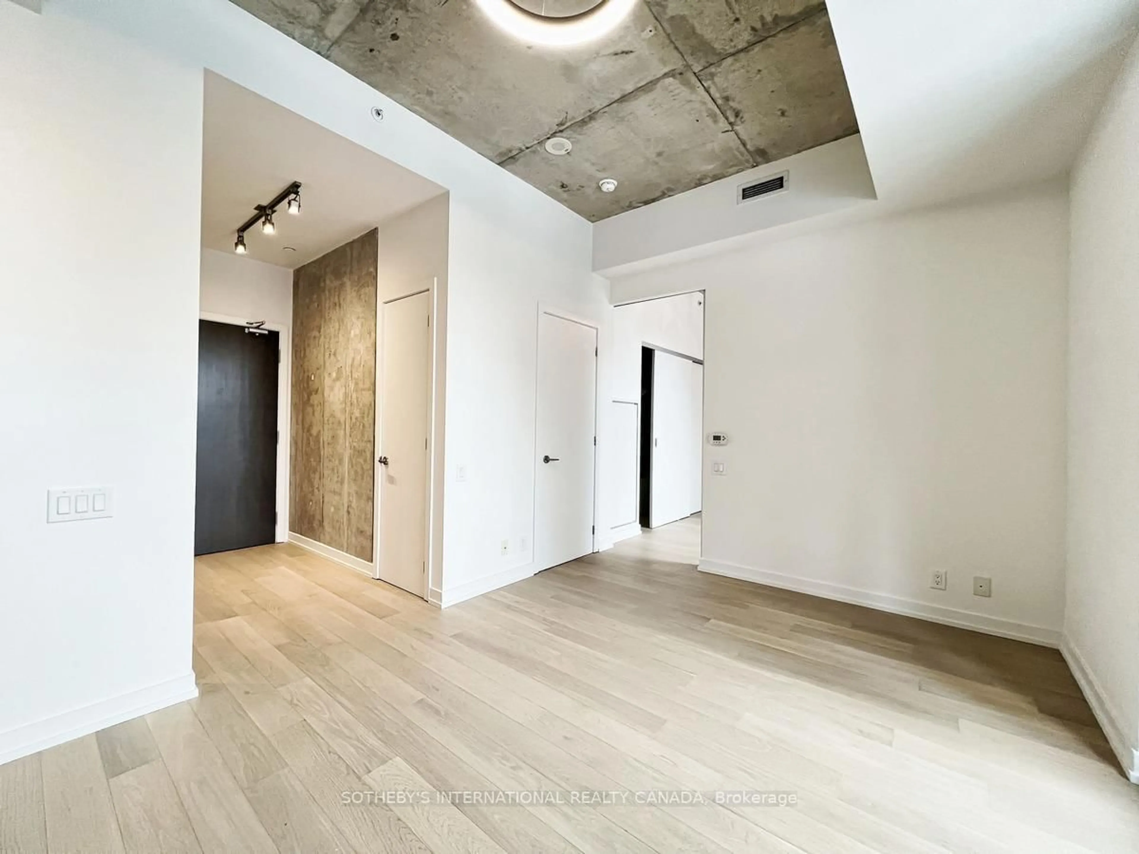 A pic of a room for 11 Charlotte St #606, Toronto Ontario M5V 0M6
