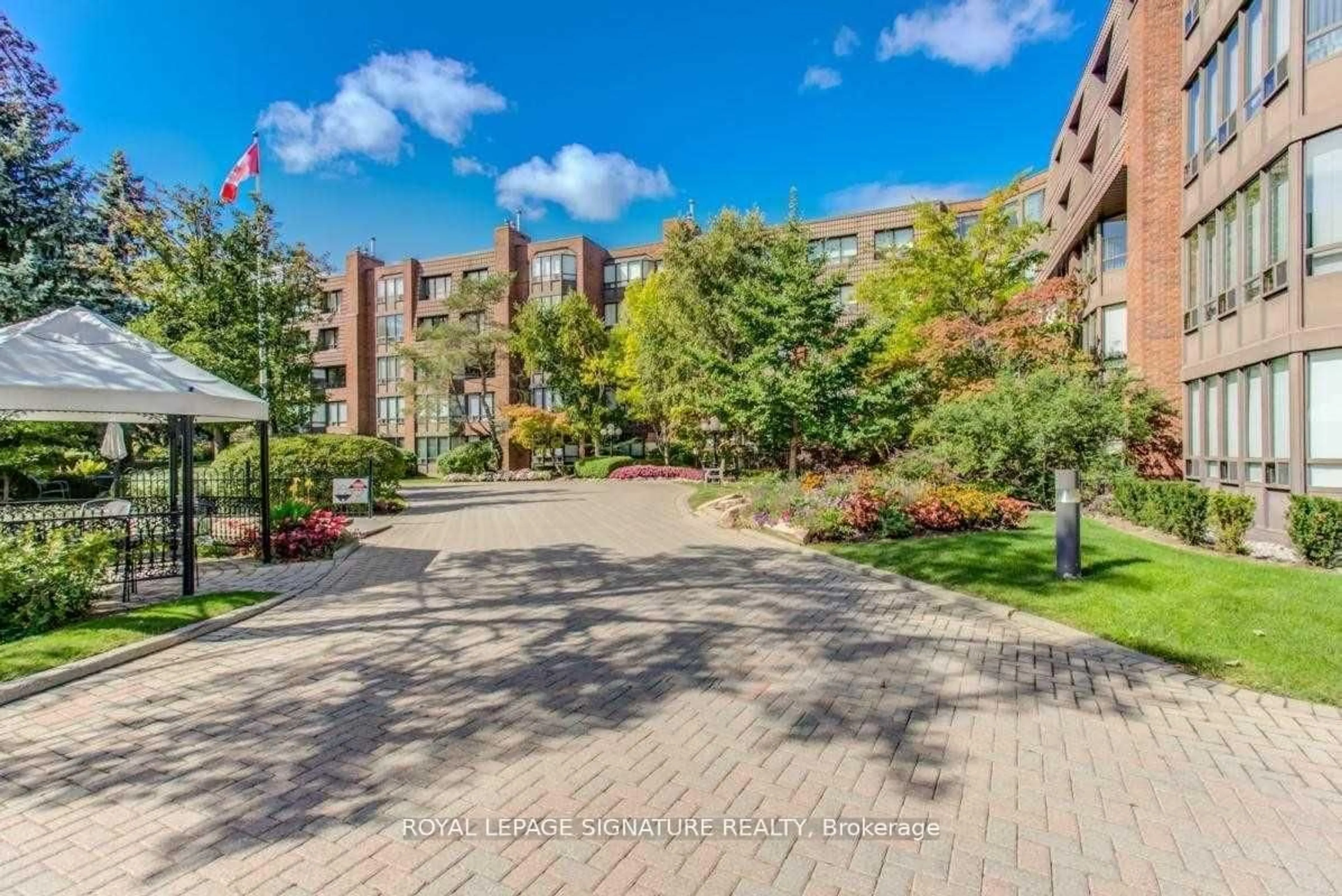 Patio, street for 255 The Donway N/A #420, Toronto Ontario M3B 3M3