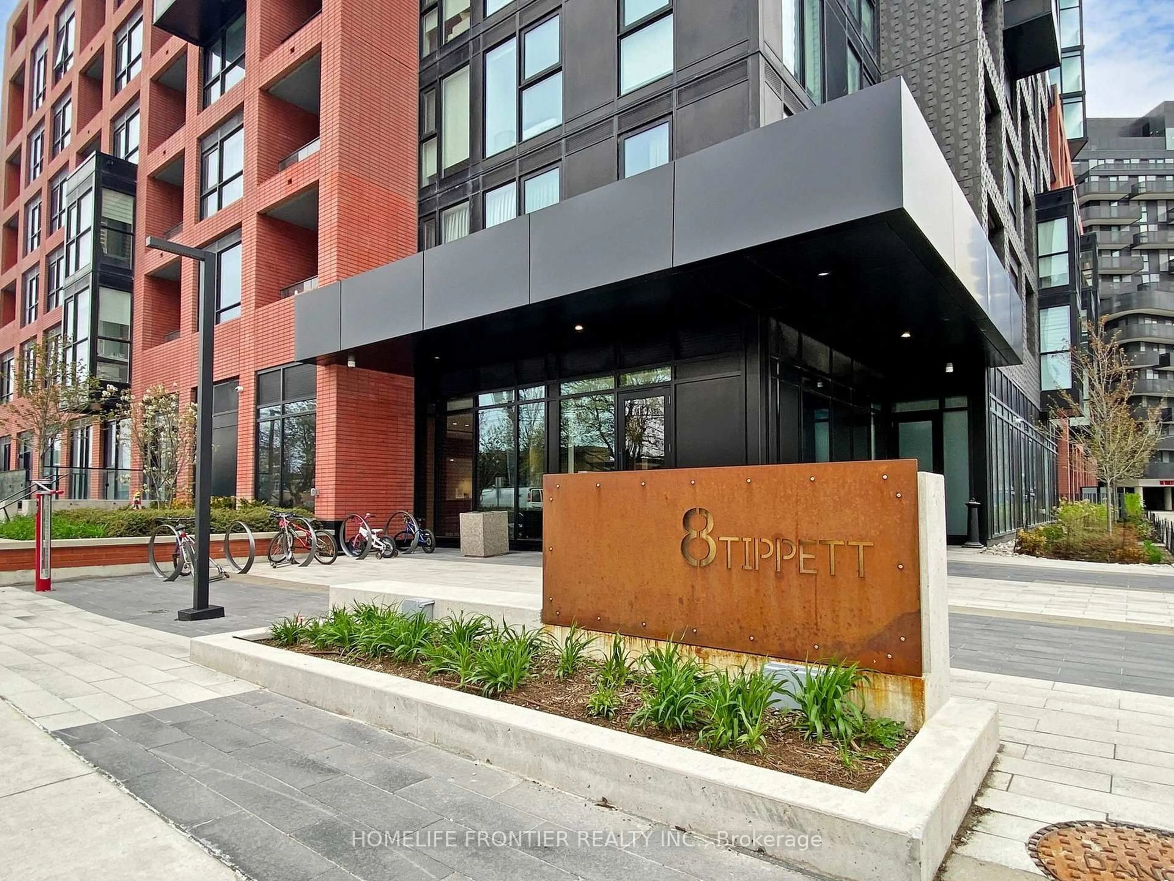 Indoor entryway for 8 Tippet Rd #709, Toronto Ontario M3H 0E7