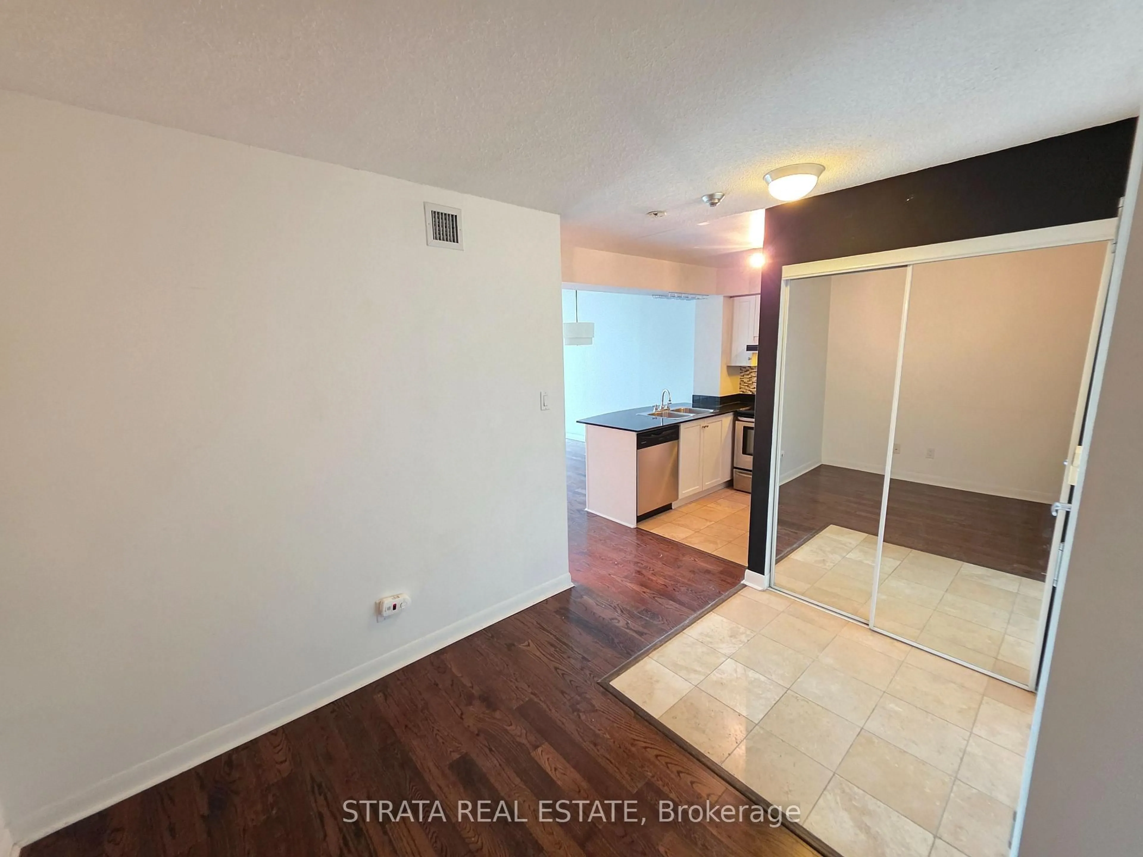 A pic of a room for 313 Richmond St #1155, Toronto Ontario M5A 4S7