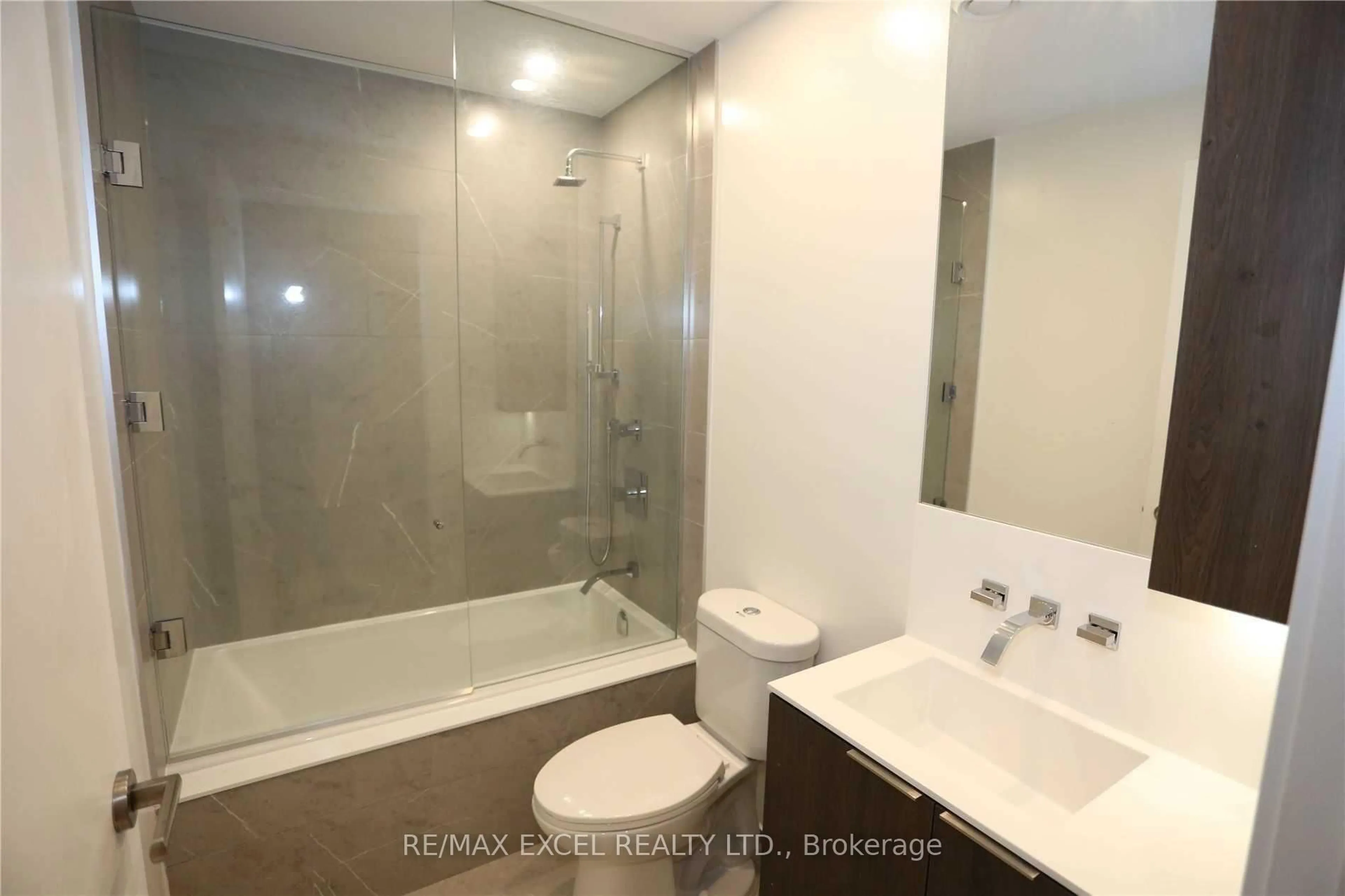 Standard bathroom, ceramic/tile floor for 12 Bonnycastle St #204, Toronto Ontario M5A 3T7