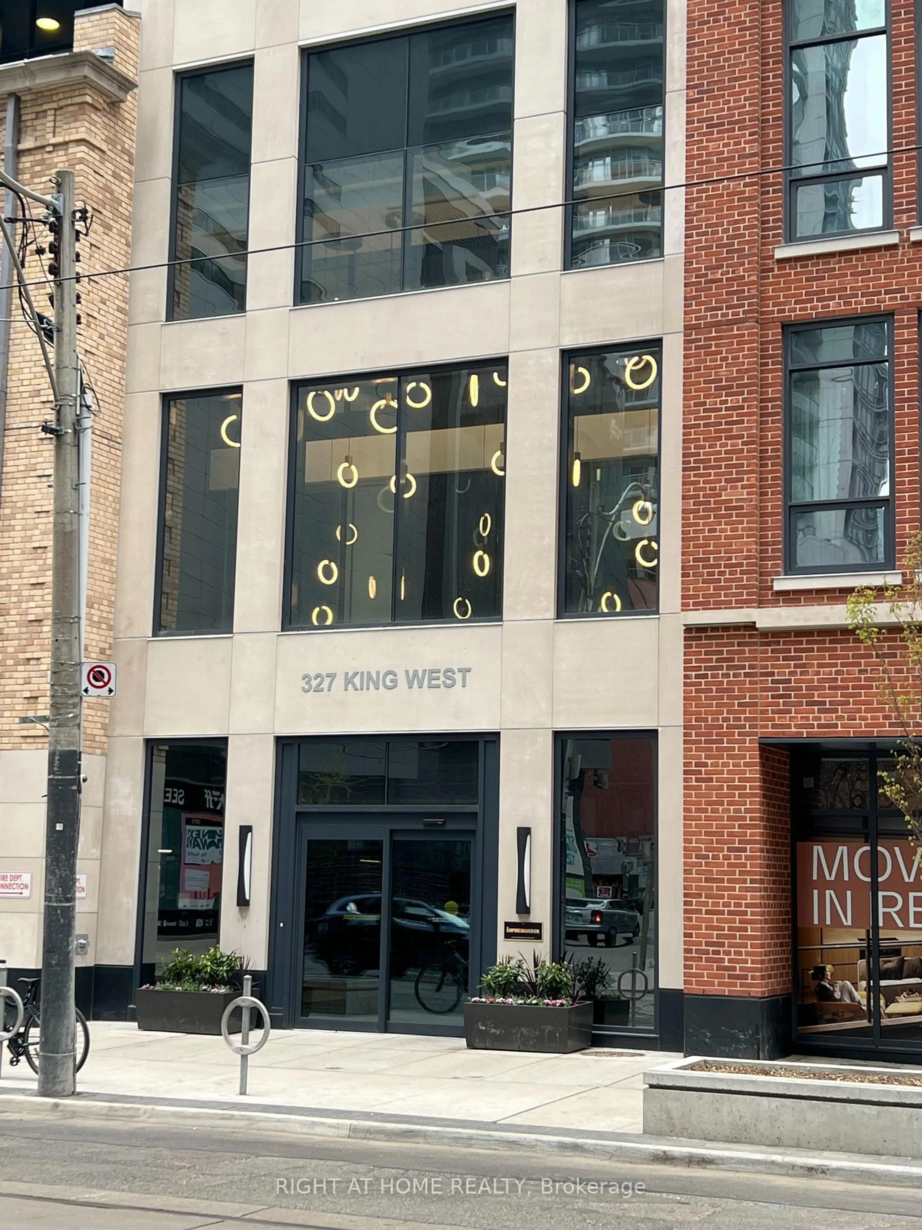 Unknown for 327 King St #1703, Toronto Ontario M5V 0W7
