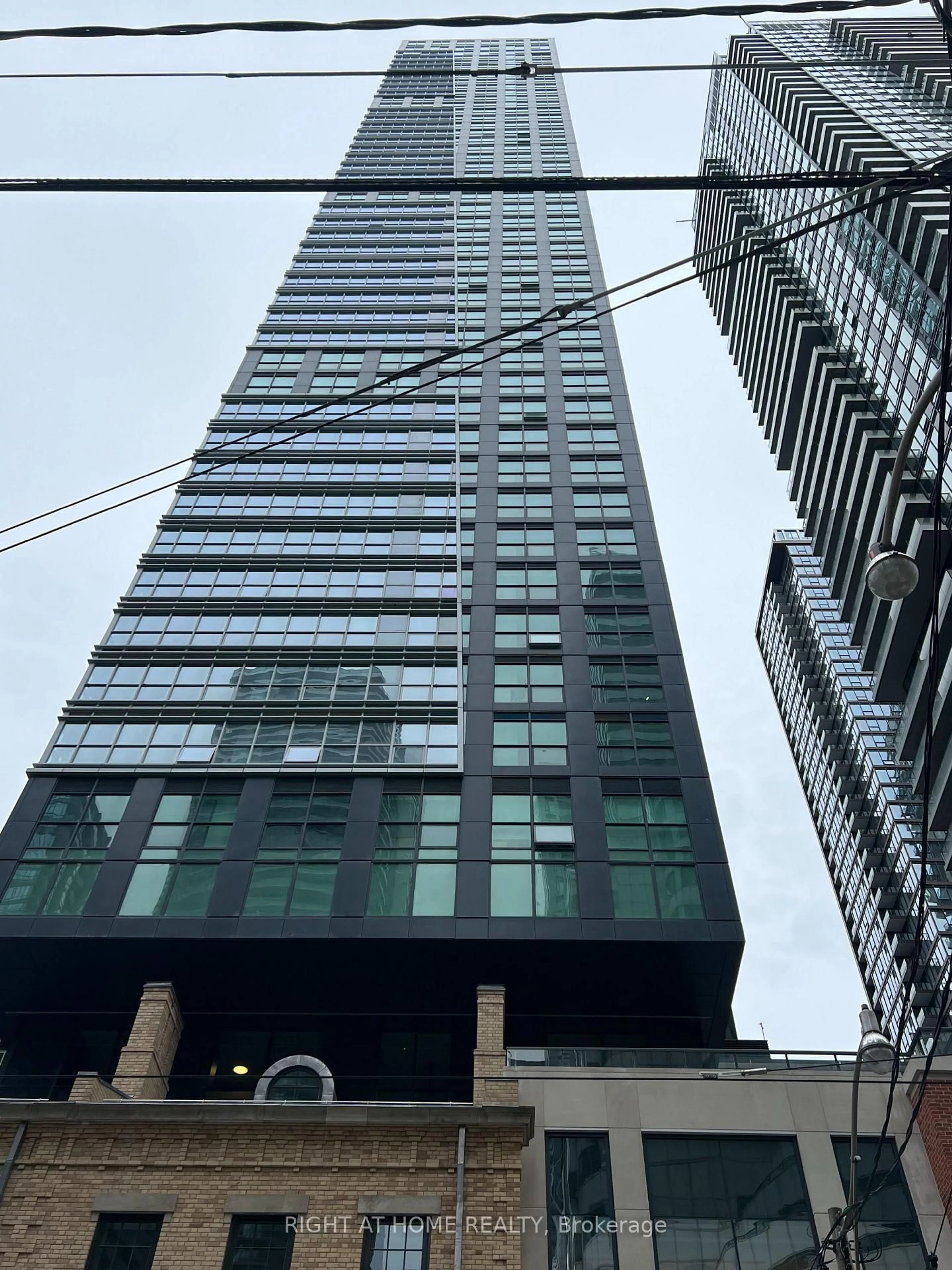 Unknown for 327 King St #1703, Toronto Ontario M5V 0W7