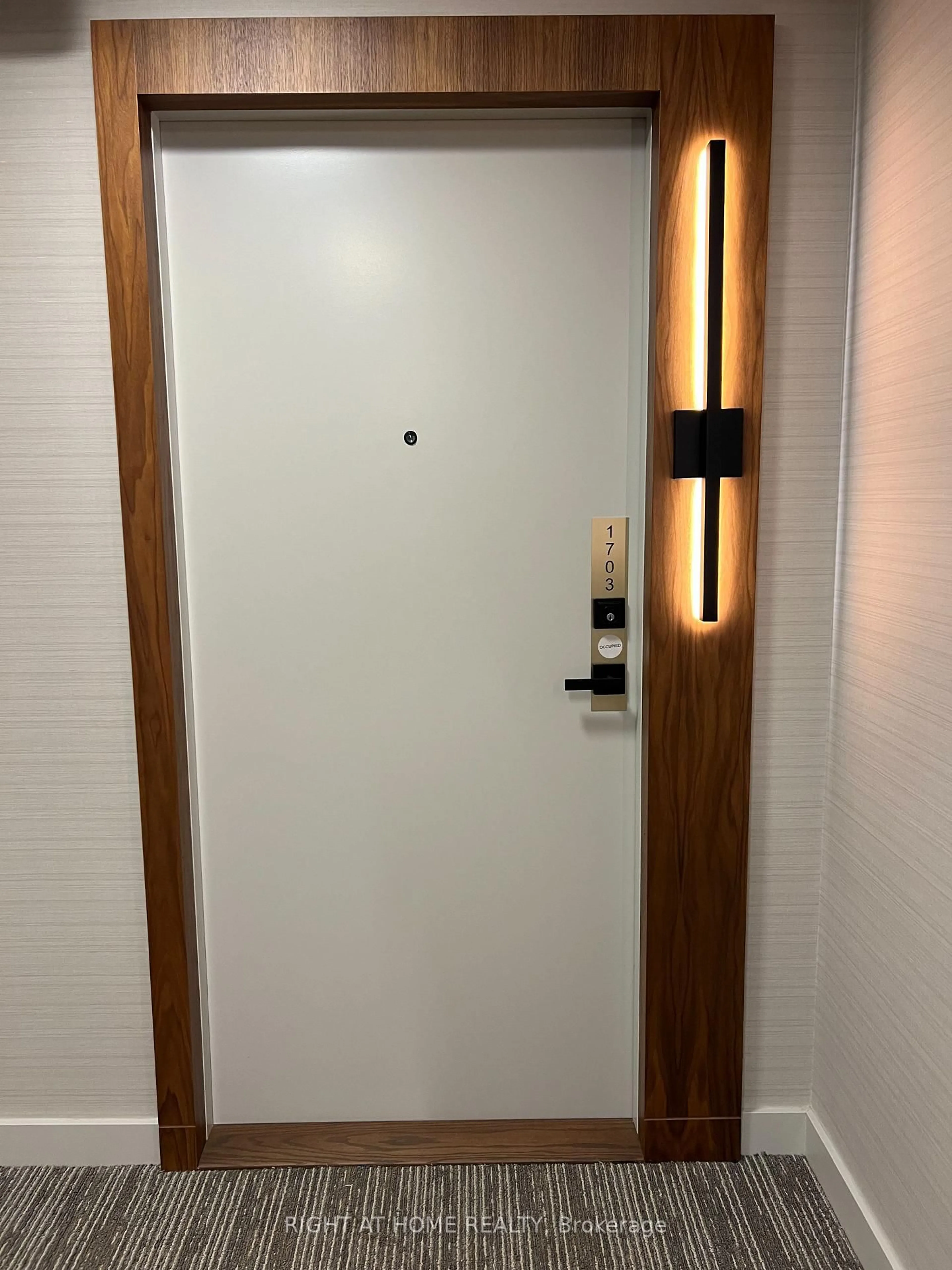 Unknown for 327 King St #1703, Toronto Ontario M5V 0W7