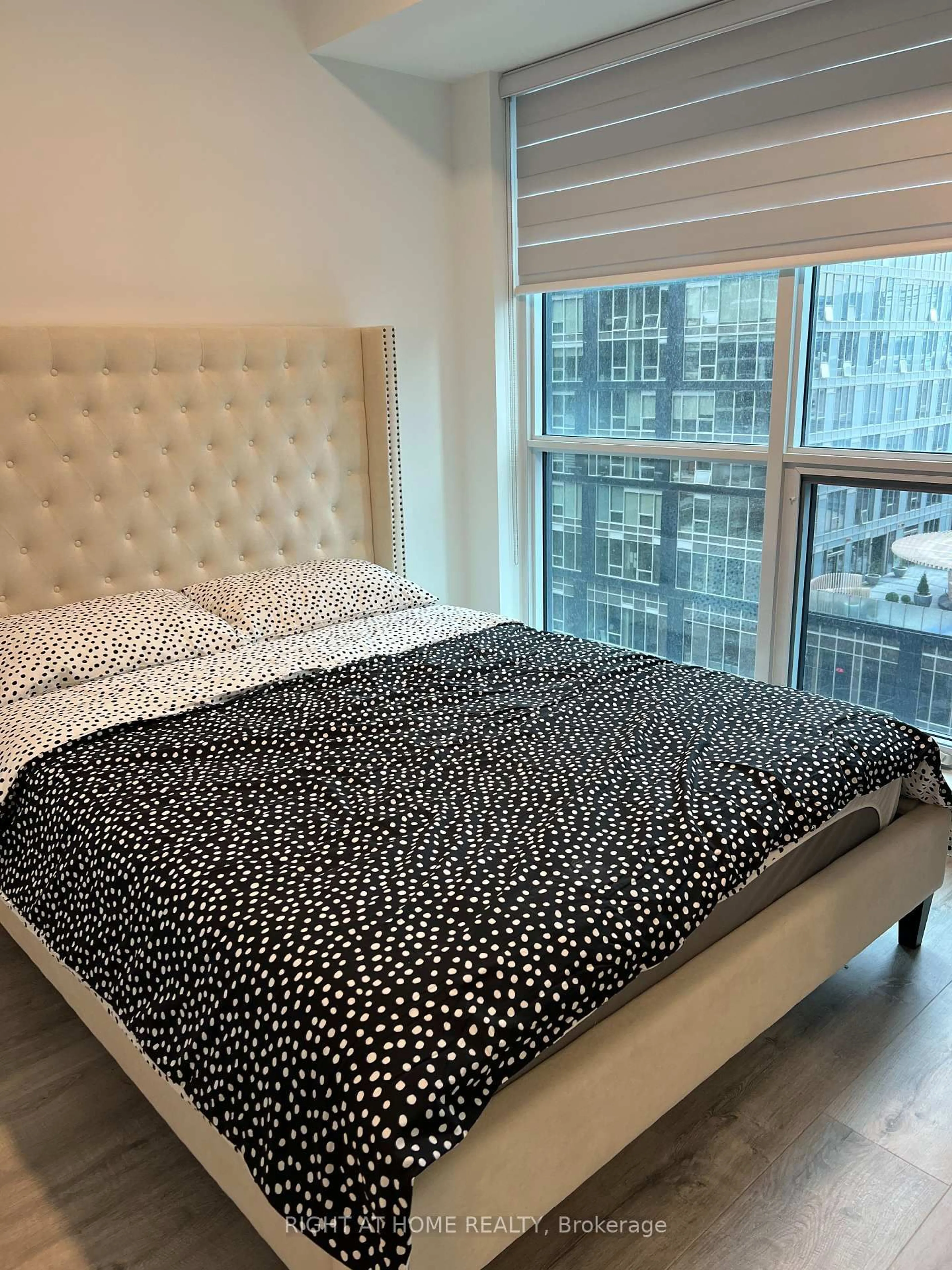 Bedroom with bed, unknown for 327 King St #1703, Toronto Ontario M5V 0W7