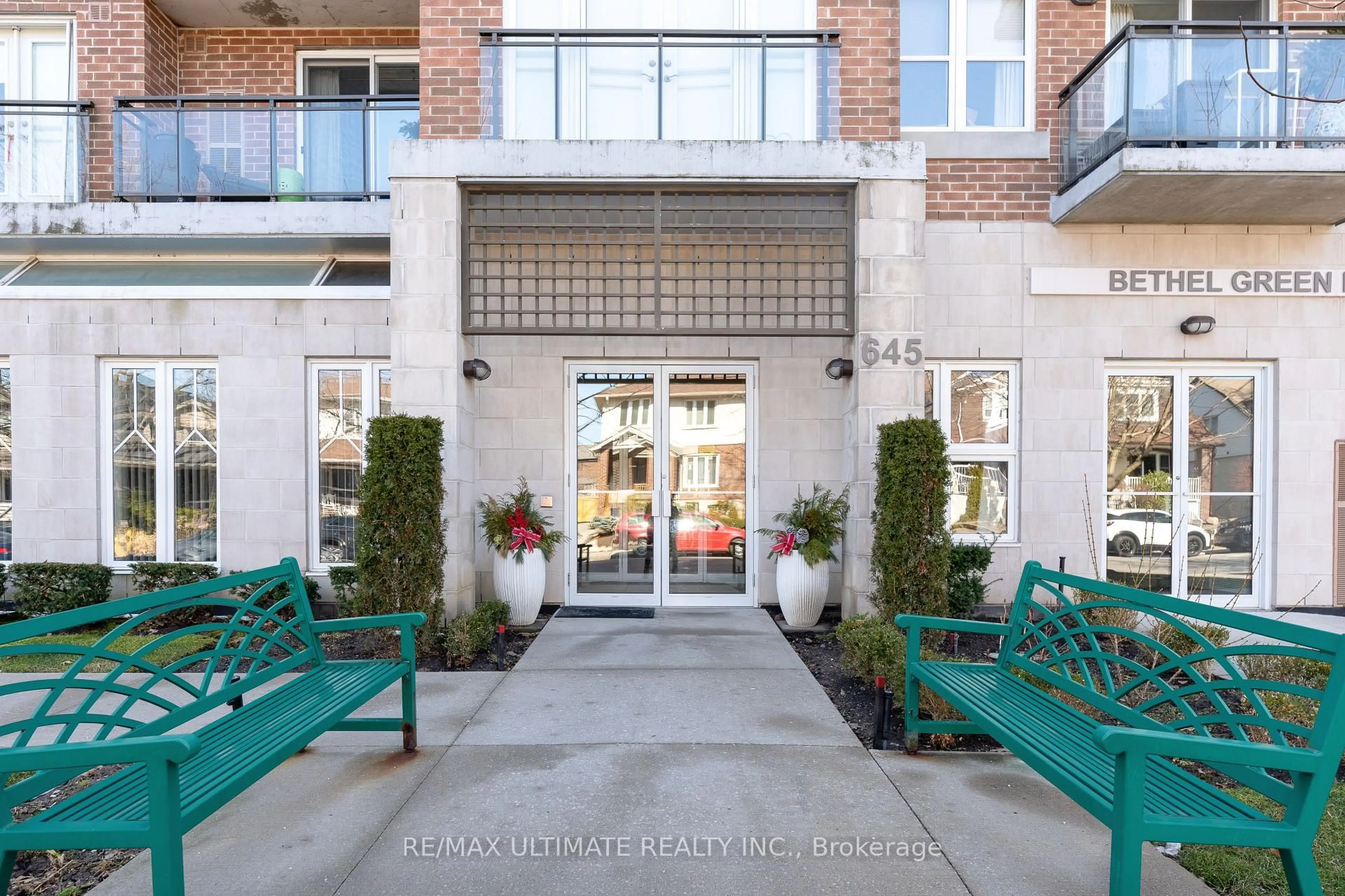 Patio, street for 645 Millwood Rd #206, Toronto Ontario M4S 1L1