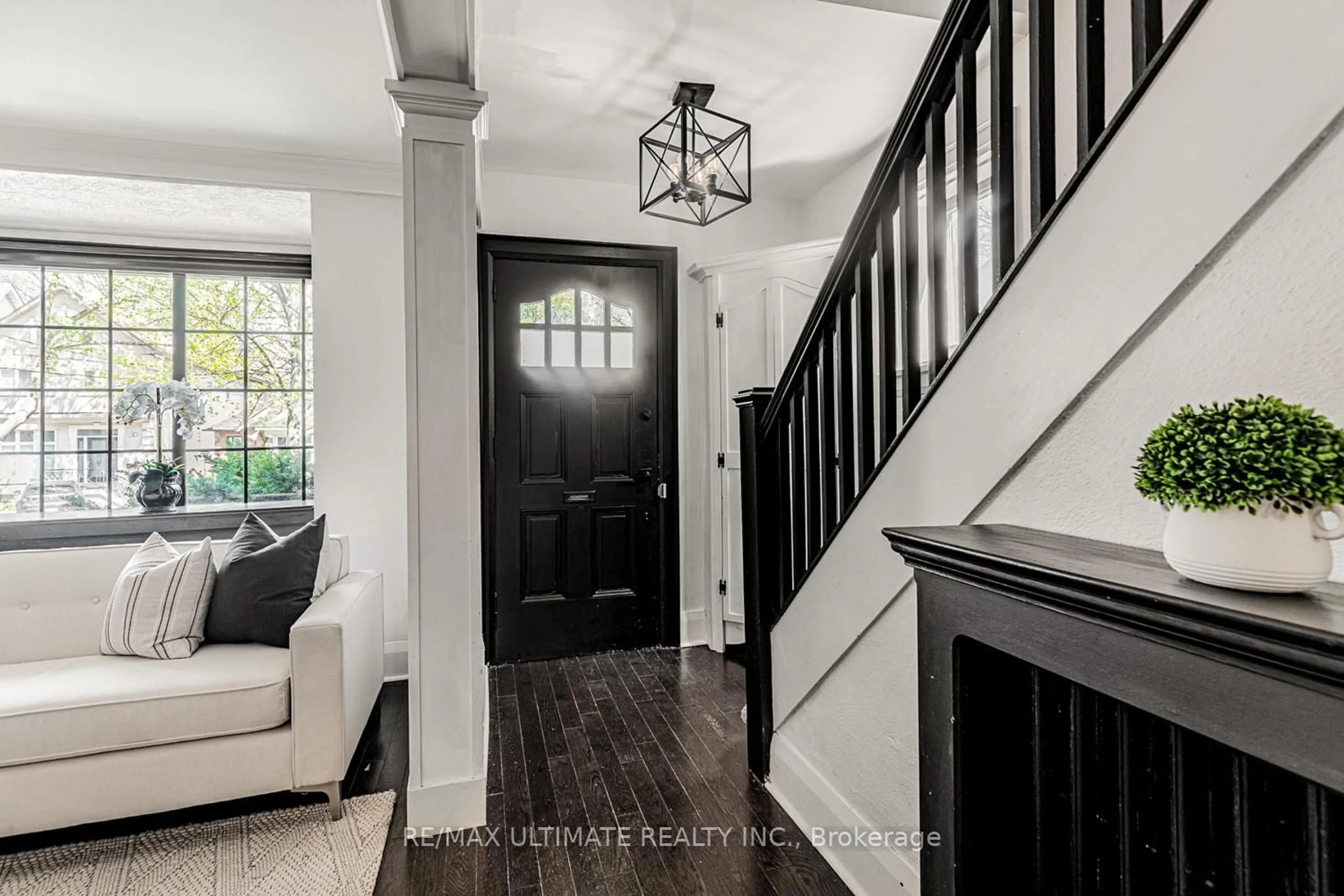 Indoor entryway for 28 Banff Rd, Toronto Ontario M4S 2V5
