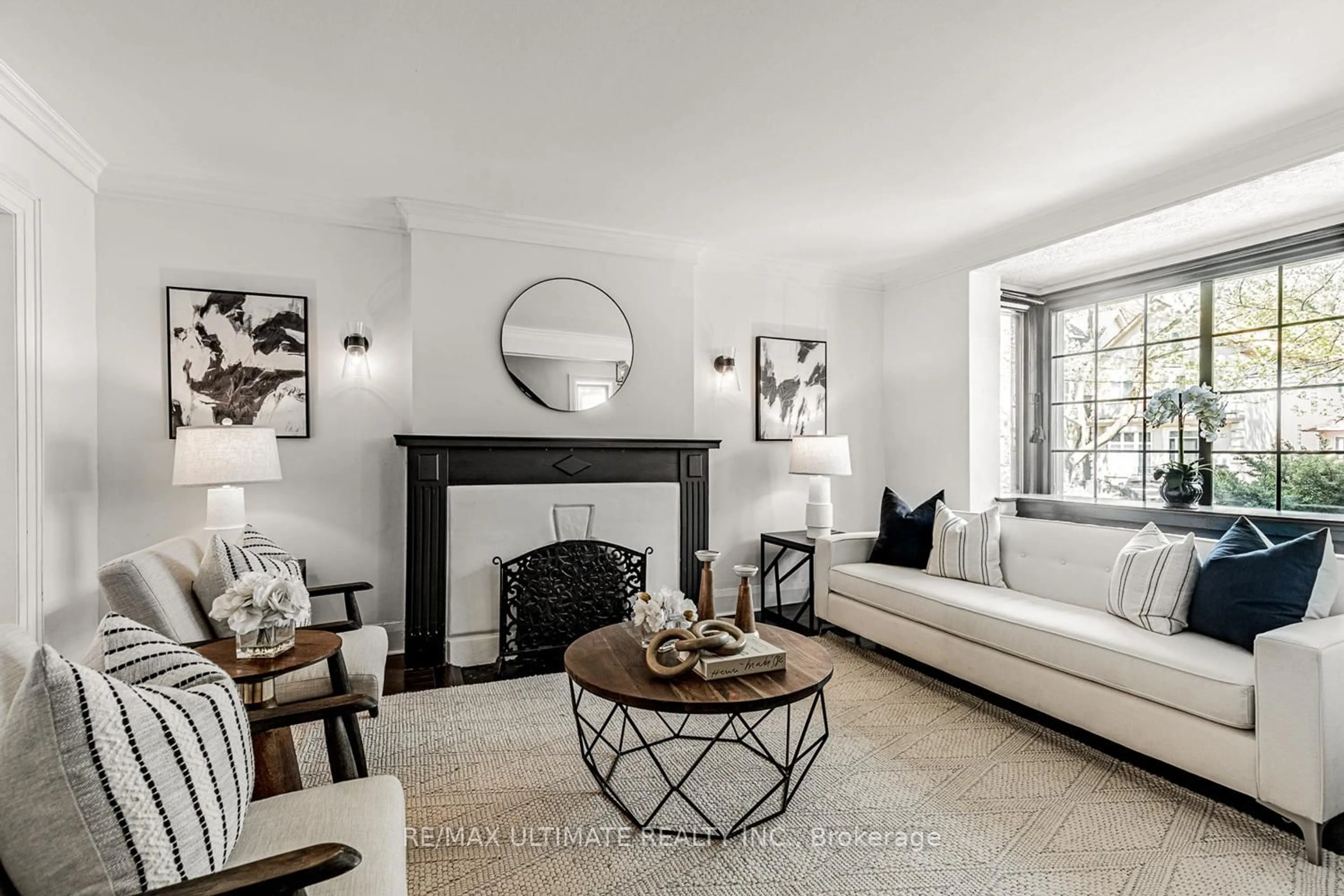 Living room with furniture, unknown for 28 Banff Rd, Toronto Ontario M4S 2V5