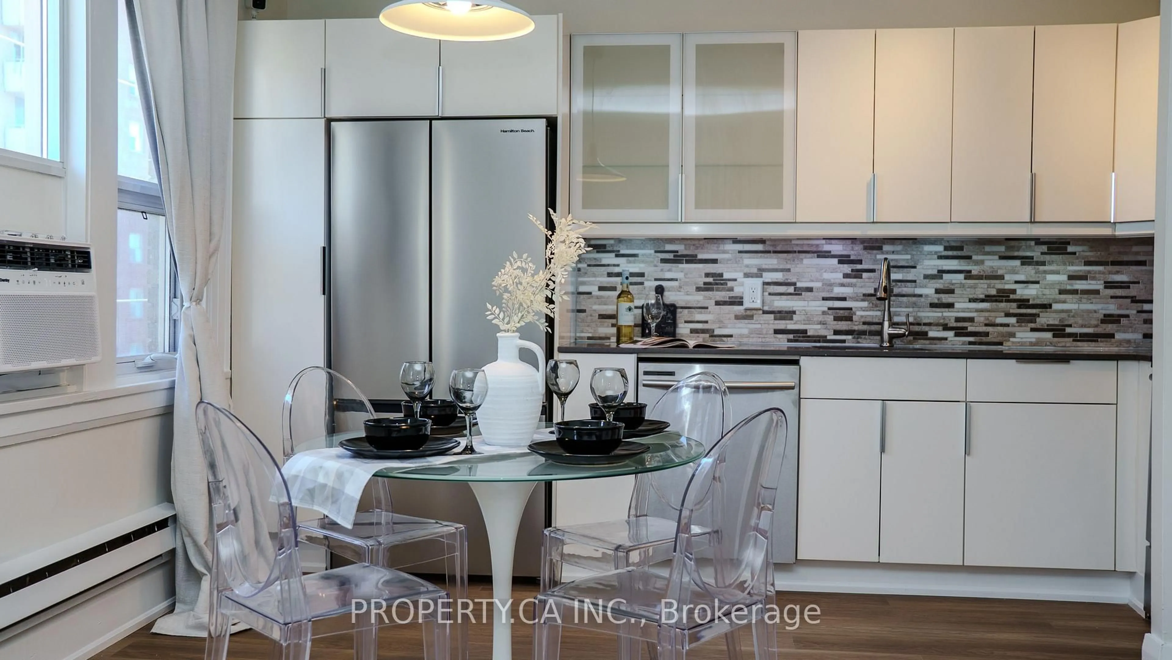 Open concept kitchen, ceramic/tile floor for 114 Vaughan Rd #402, Toronto Ontario M6C 2M1