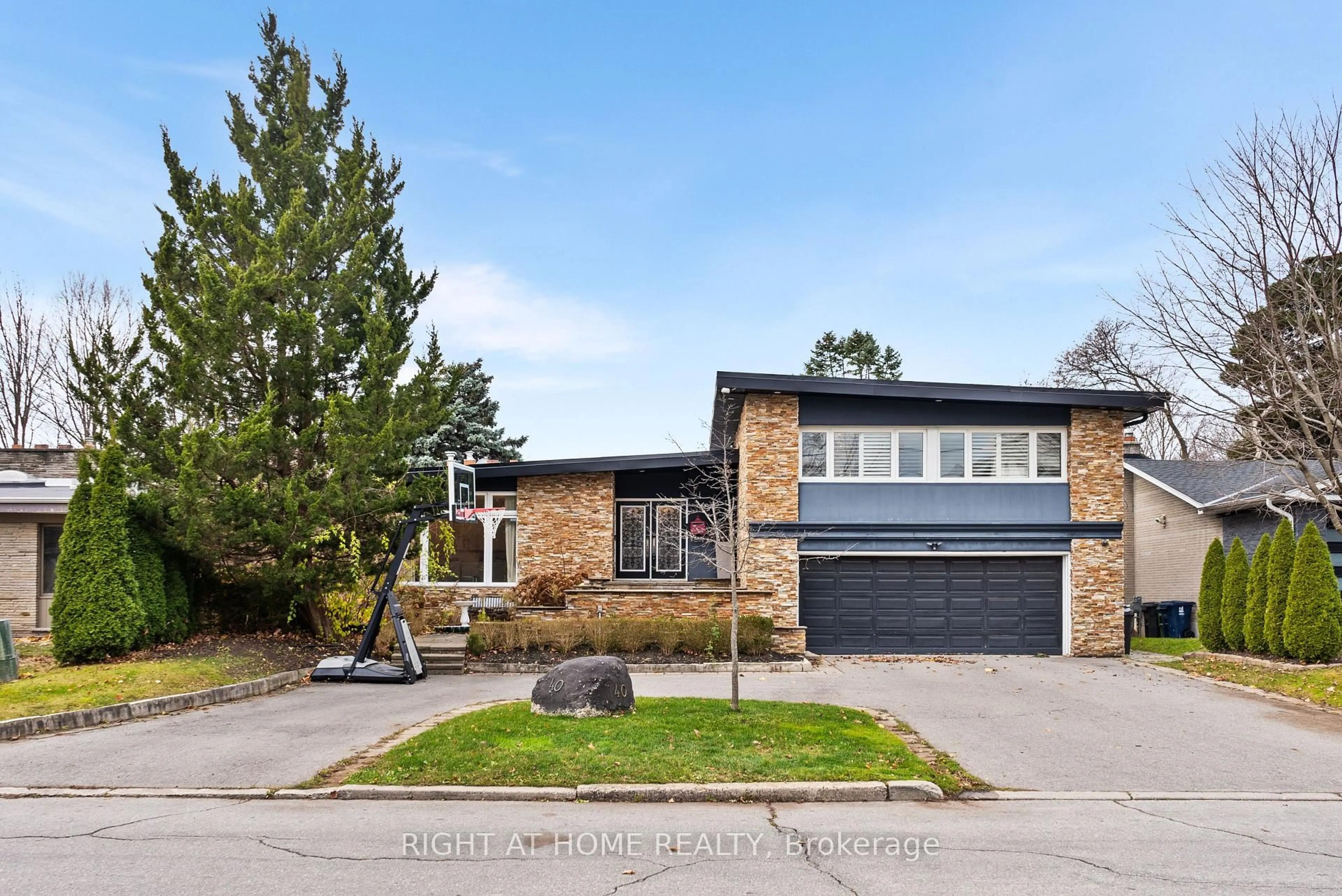 Home with brick exterior material, street for 40 Heathview Ave, Toronto Ontario M2K 2C1