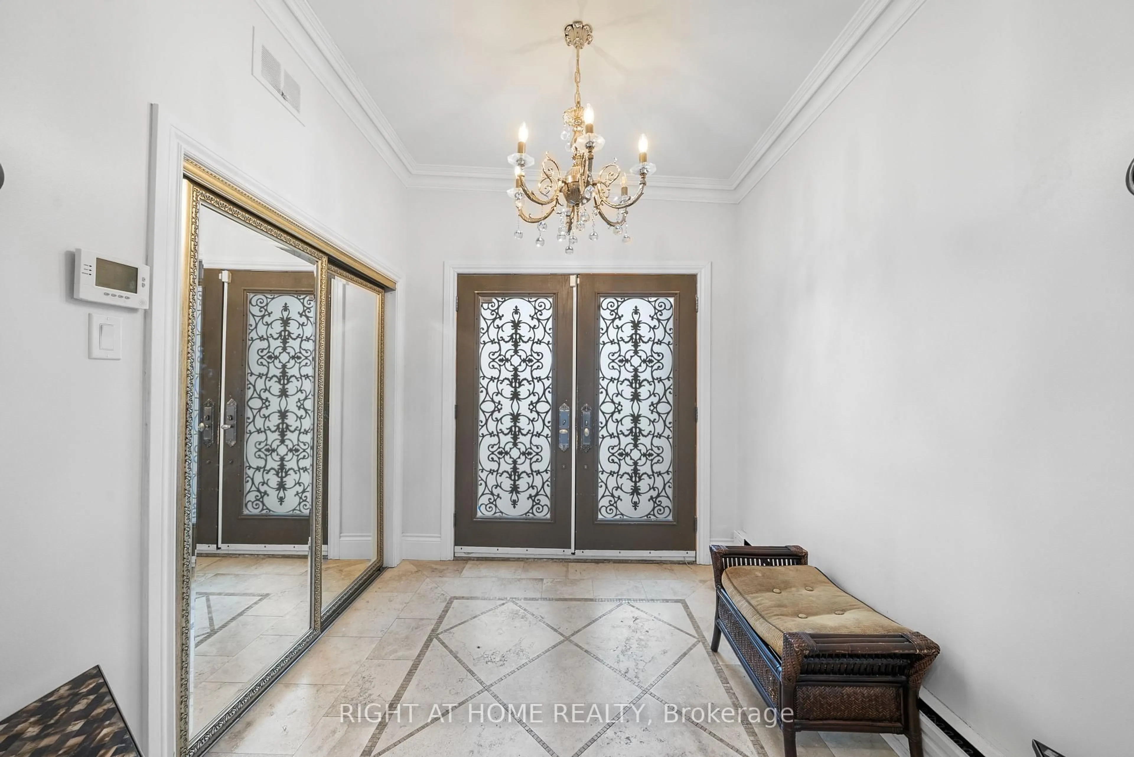 Indoor foyer for 40 Heathview Ave, Toronto Ontario M2K 2C1