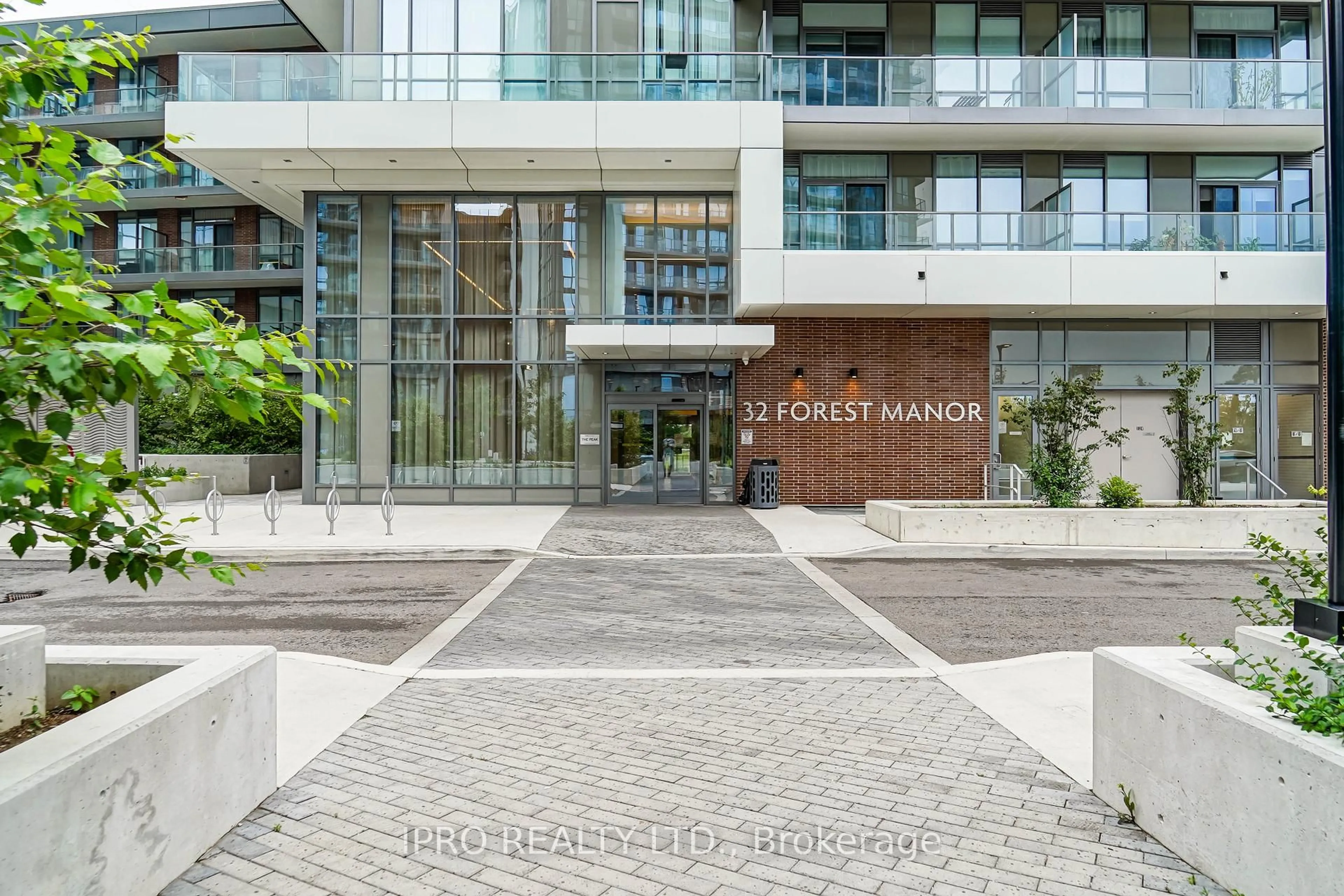 Indoor foyer for 32 Forest Manor Road Dr #407, Toronto Ontario M2J 0H2