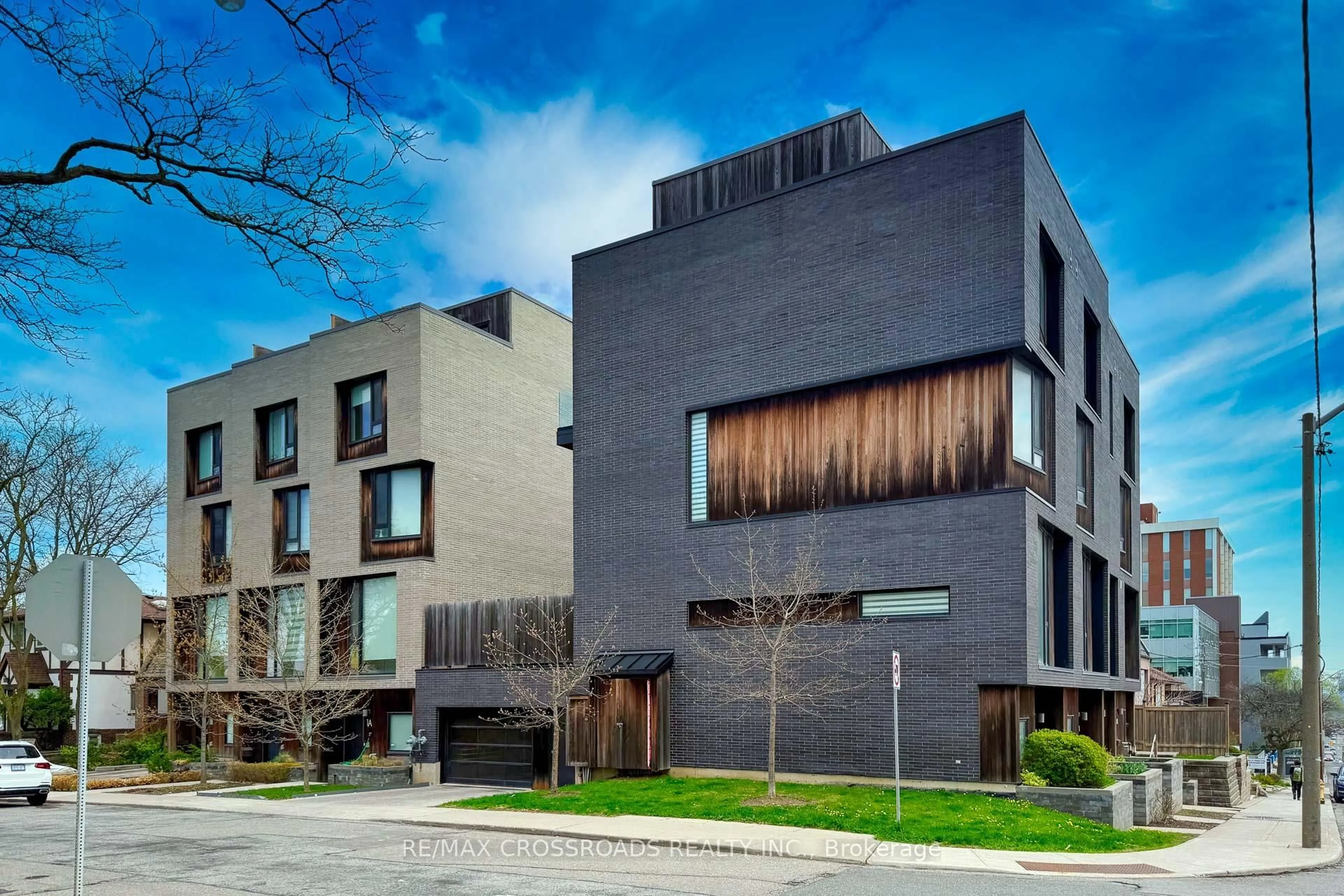 Home with brick exterior material, building for 536A Eglinton Ave, Toronto Ontario M4P 1N9