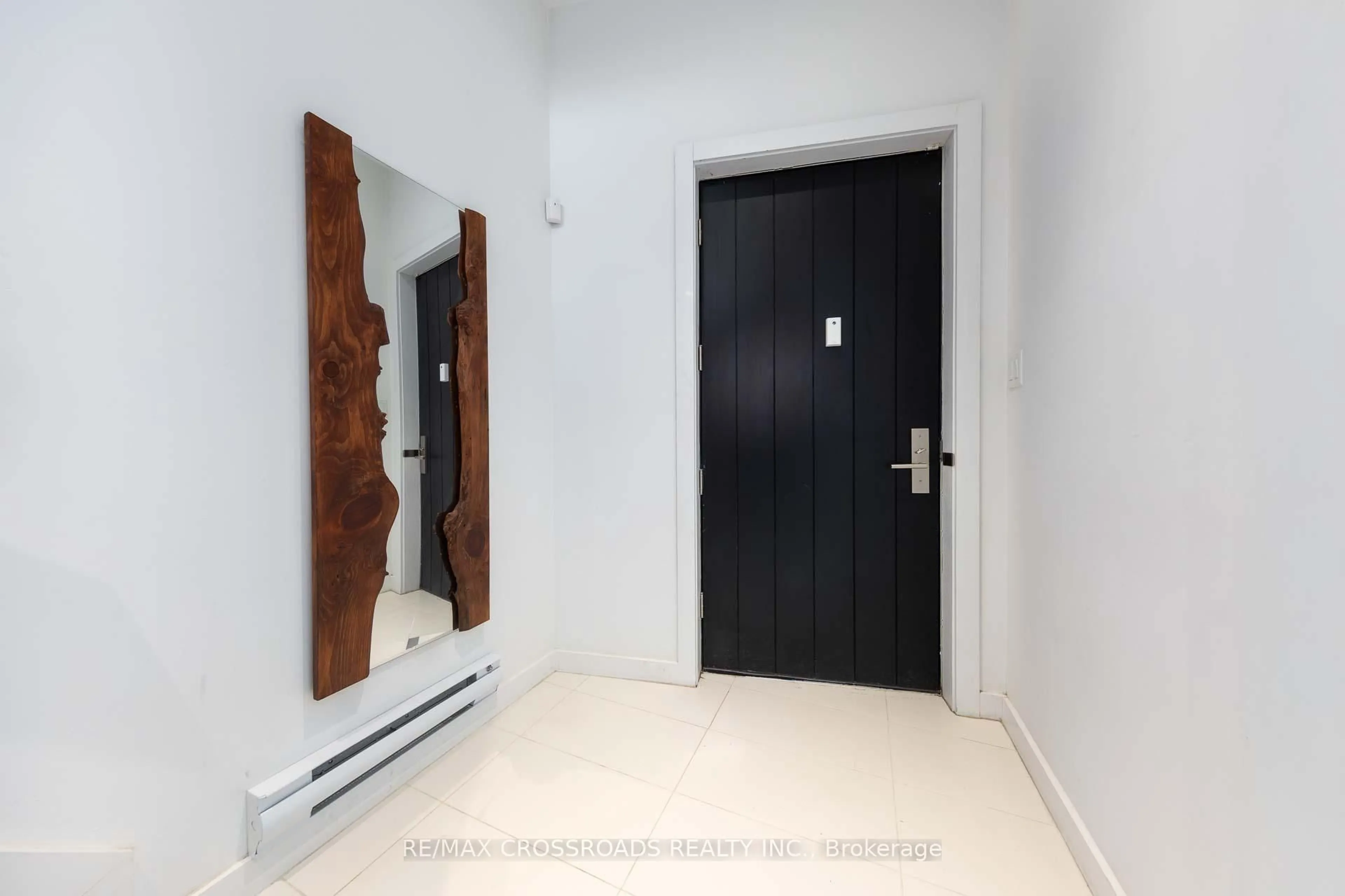 Indoor entryway for 536A Eglinton Ave, Toronto Ontario M4P 1N9