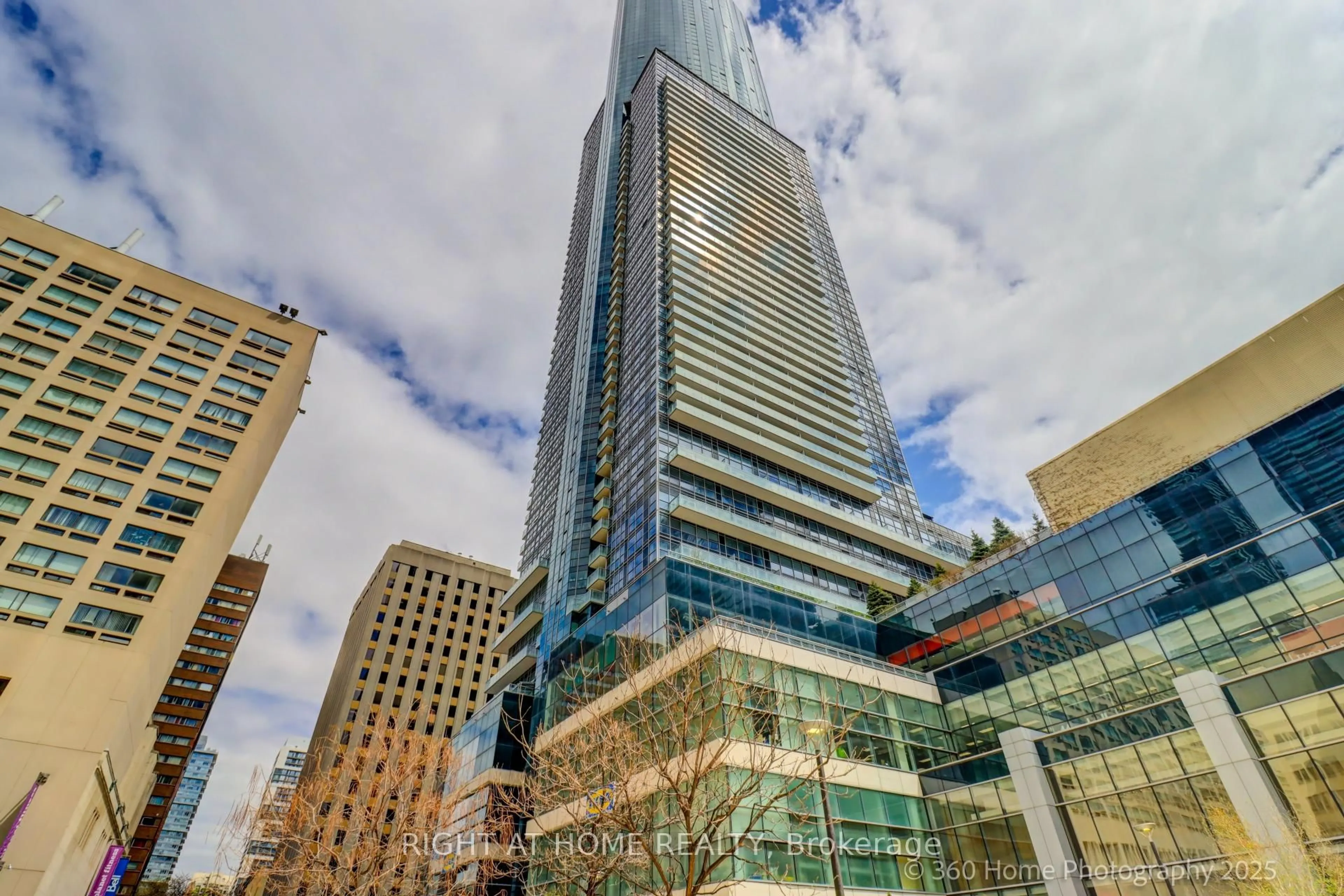 Unknown for 386 Yonge St #2513, Toronto Ontario M5B 0A5
