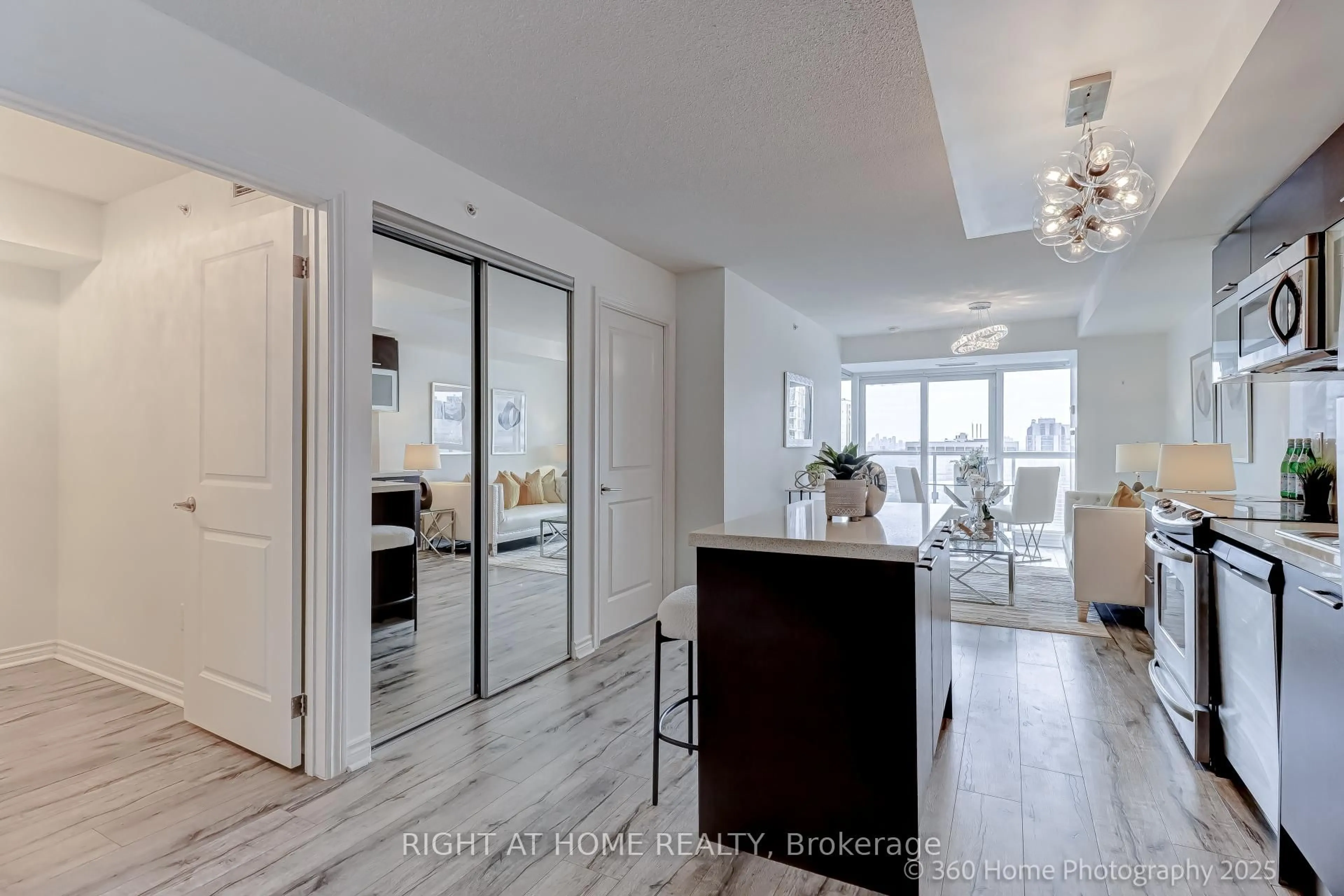 Open concept kitchen, unknown for 386 Yonge St #2513, Toronto Ontario M5B 0A5
