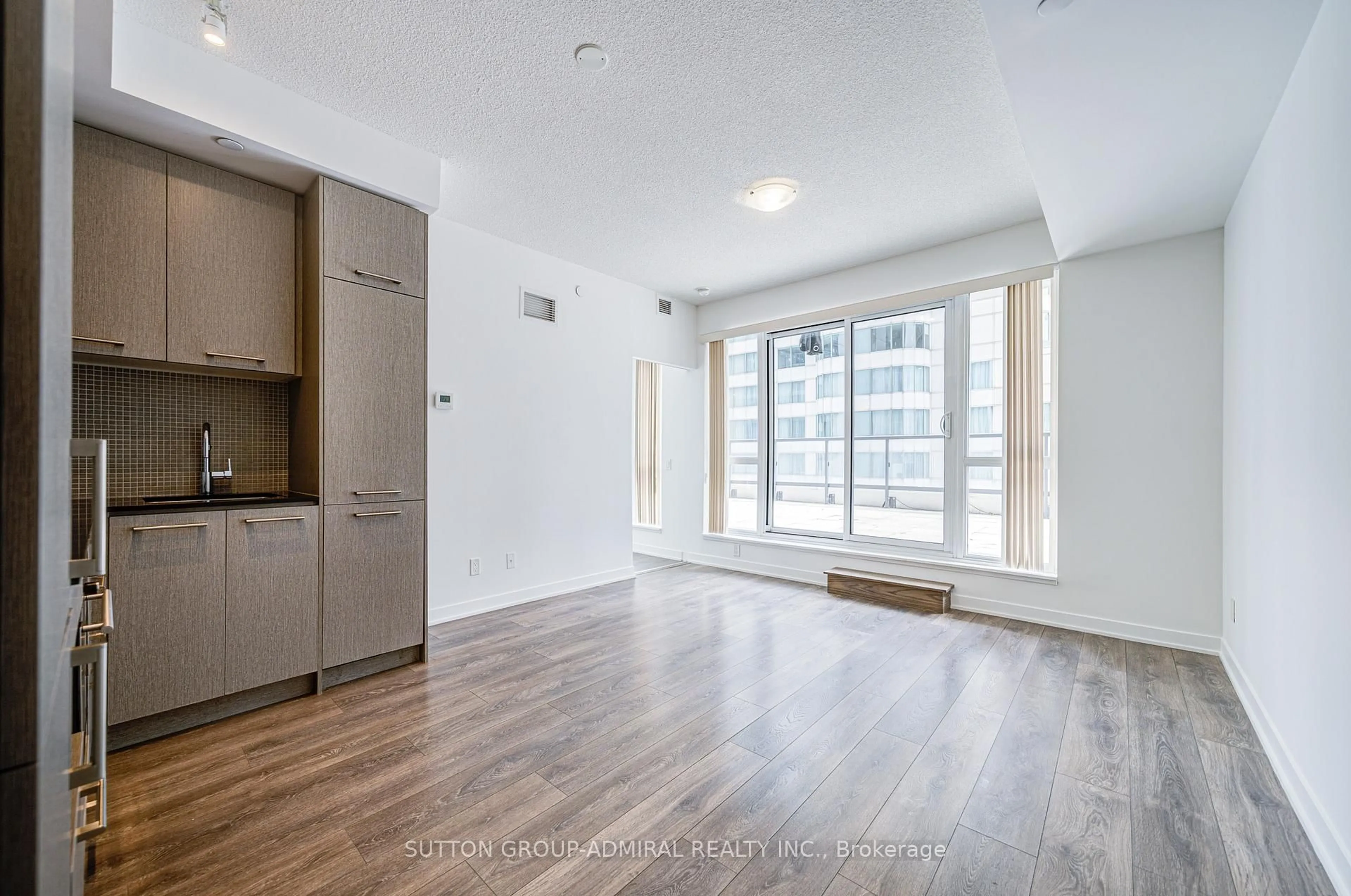 A pic of a room for 87 Peter St #1613, Toronto Ontario M5V 2G4