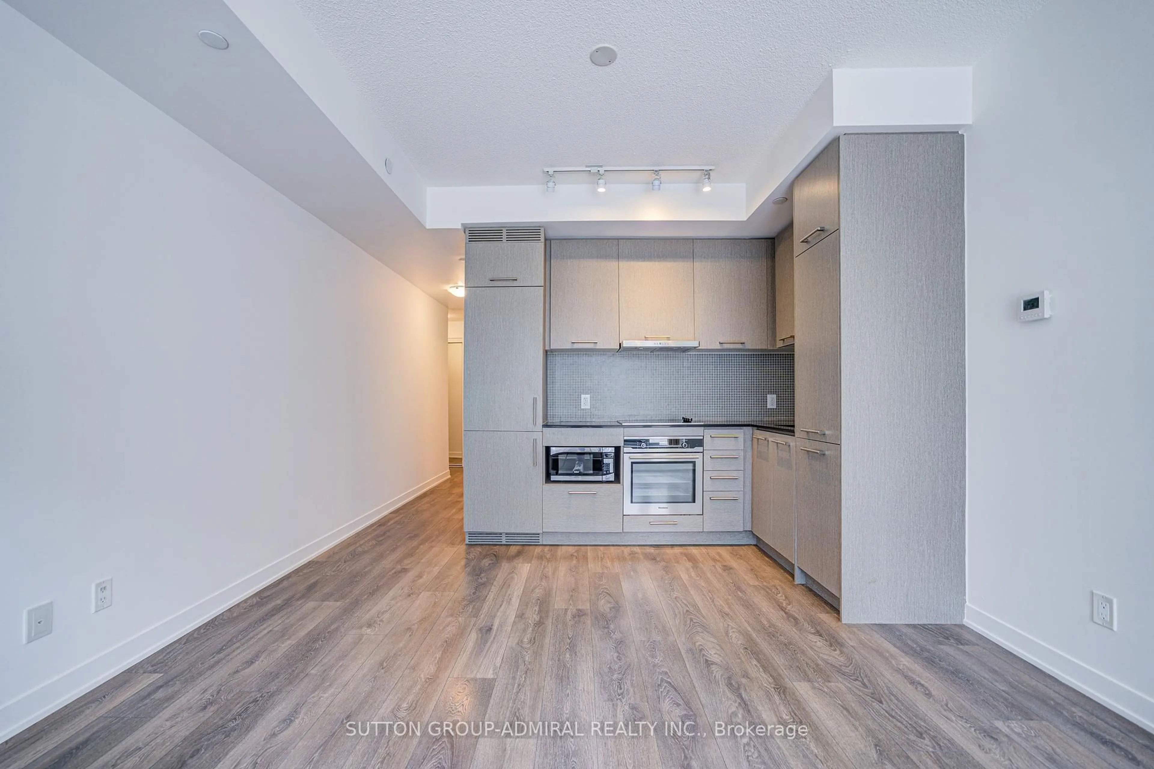 Standard kitchen, unknown for 87 Peter St #1613, Toronto Ontario M5V 2G4