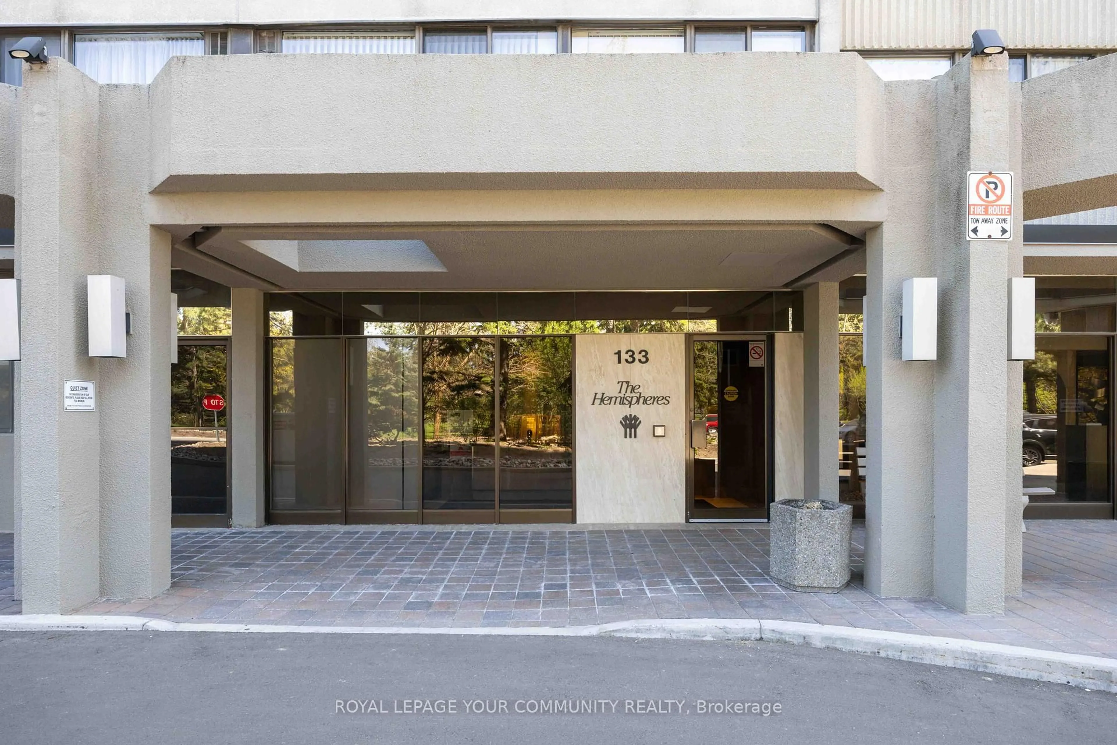 Indoor foyer for 133 Torresdale Ave #606, Toronto Ontario M2R 3T2