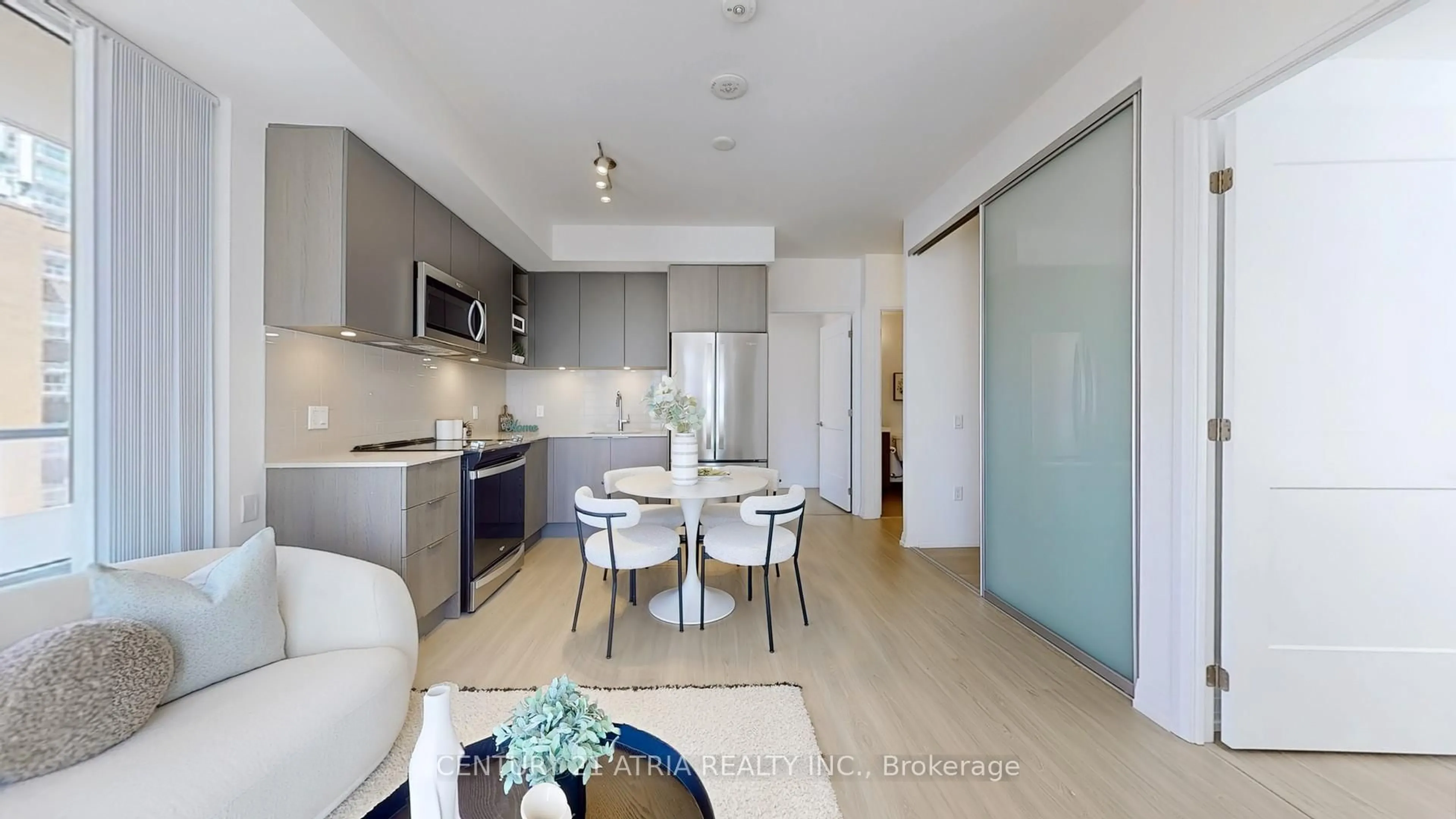 Open concept kitchen, unknown for 50 Dunfield Ave #1517, Toronto Ontario M4S 0E4