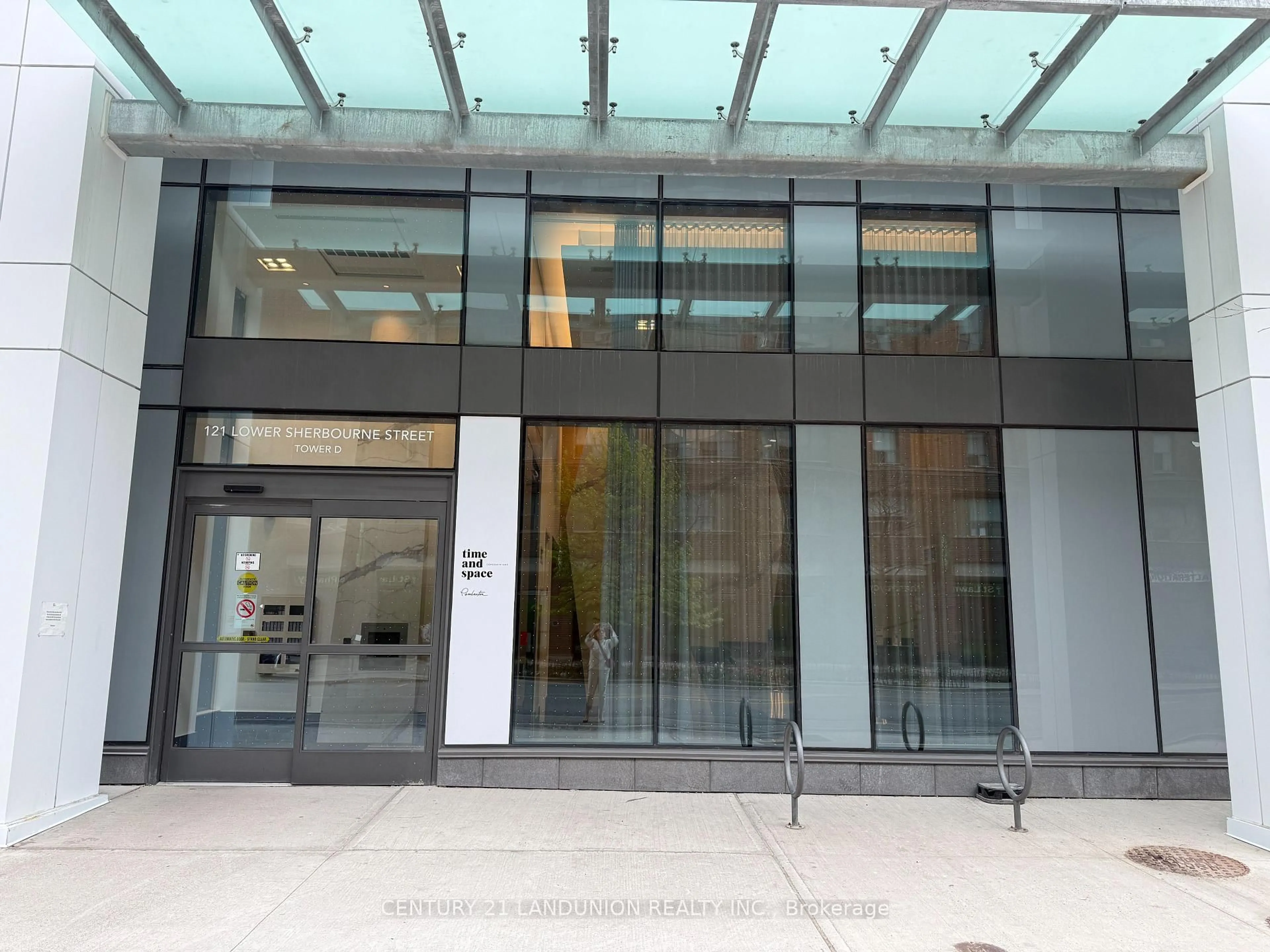 Indoor foyer for 121 Lower Sherbourne St #644 SW, Toronto Ontario M5A 0W8