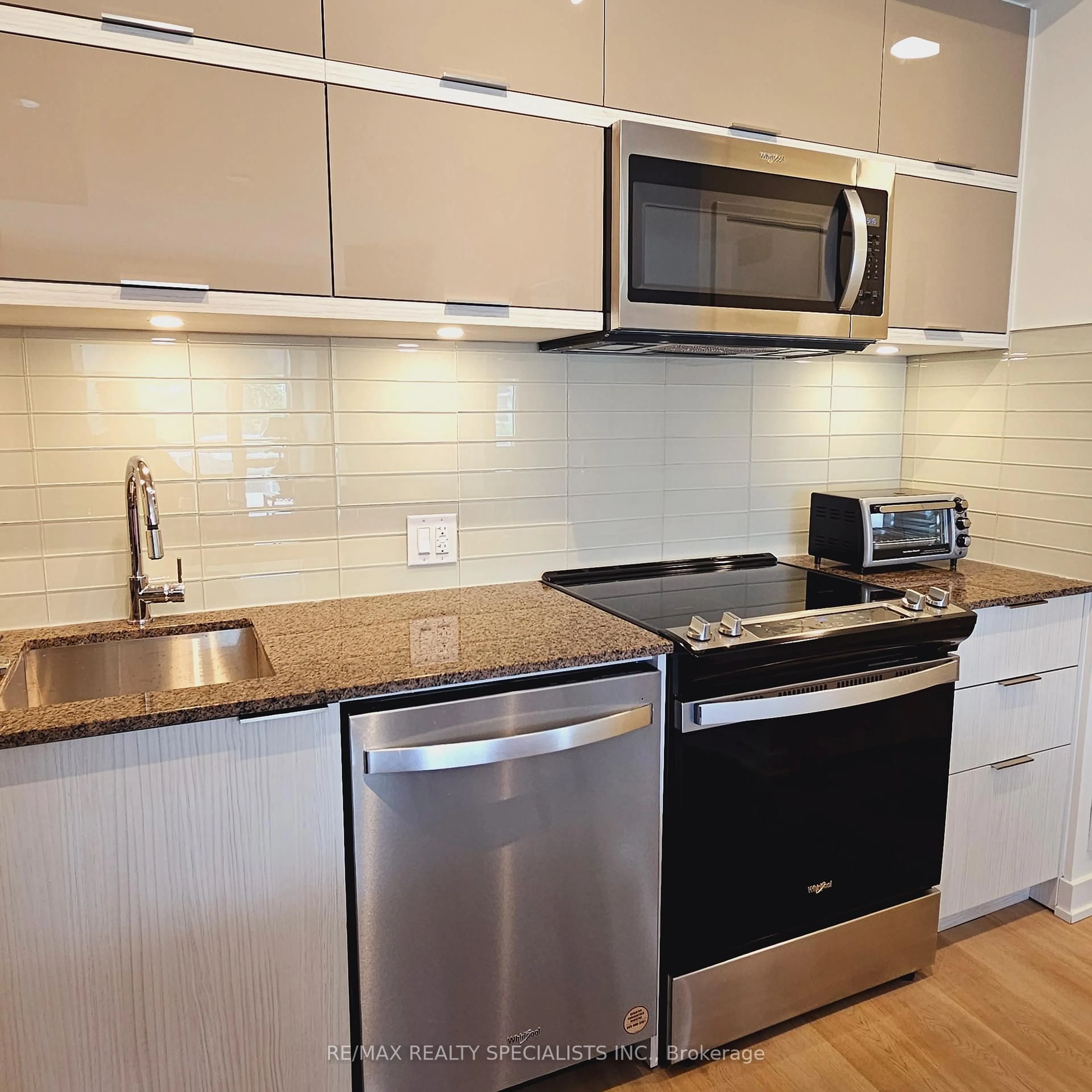 Standard kitchen, unknown for 10 DEERLICK Crt #410, Toronto Ontario M3A 0A7
