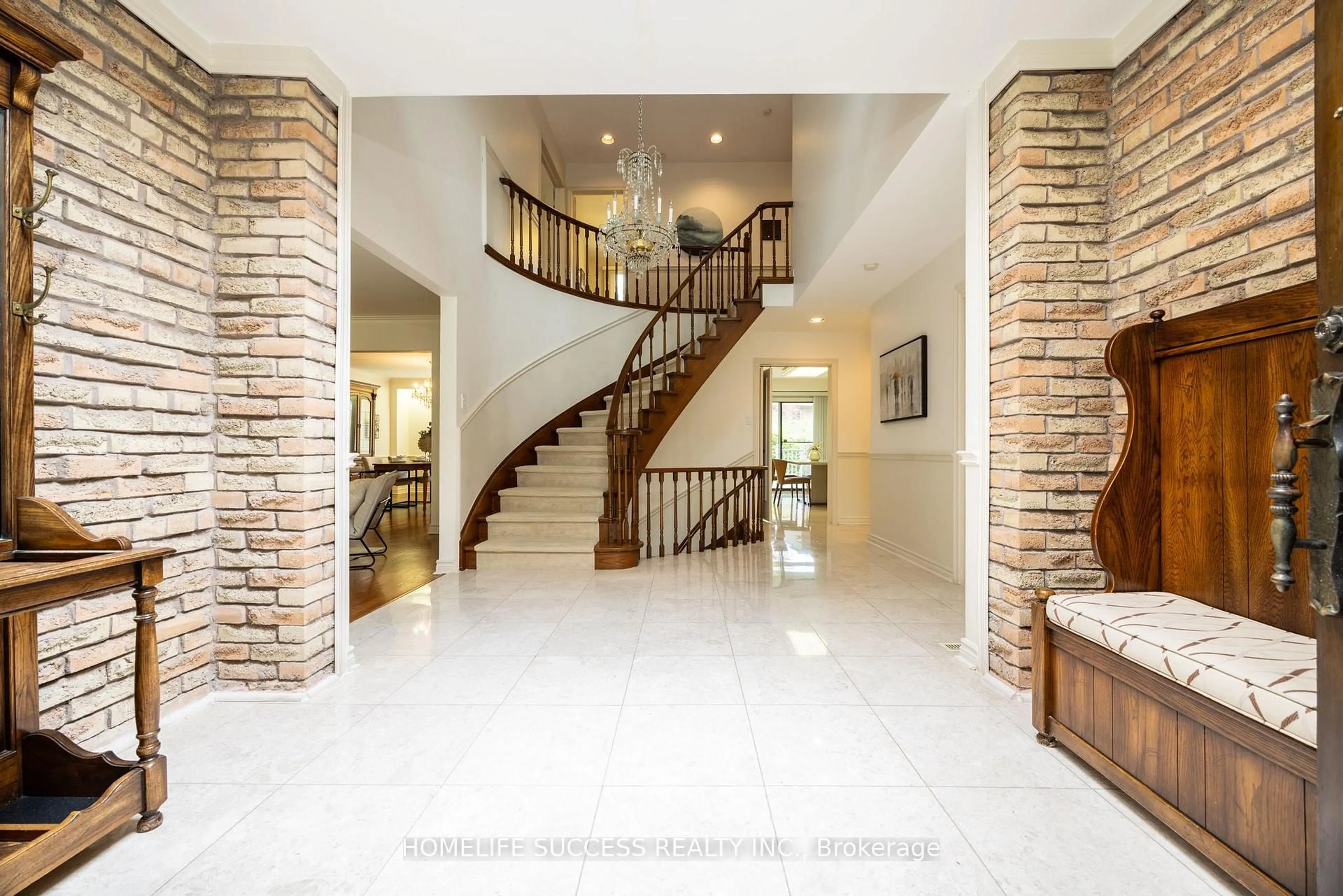 Indoor foyer for 49 Beaverhall Dr, Toronto Ontario M2L 2C8