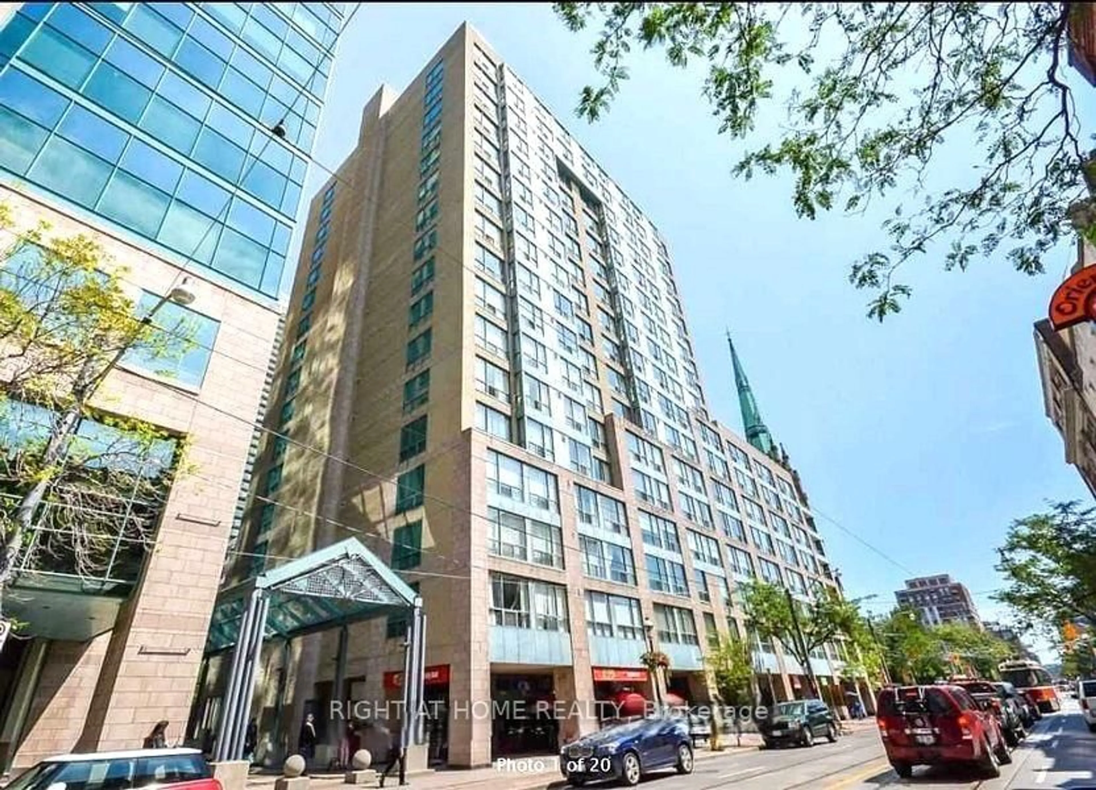 Indoor foyer for 92 King St #403, Toronto Ontario M5C 2V8