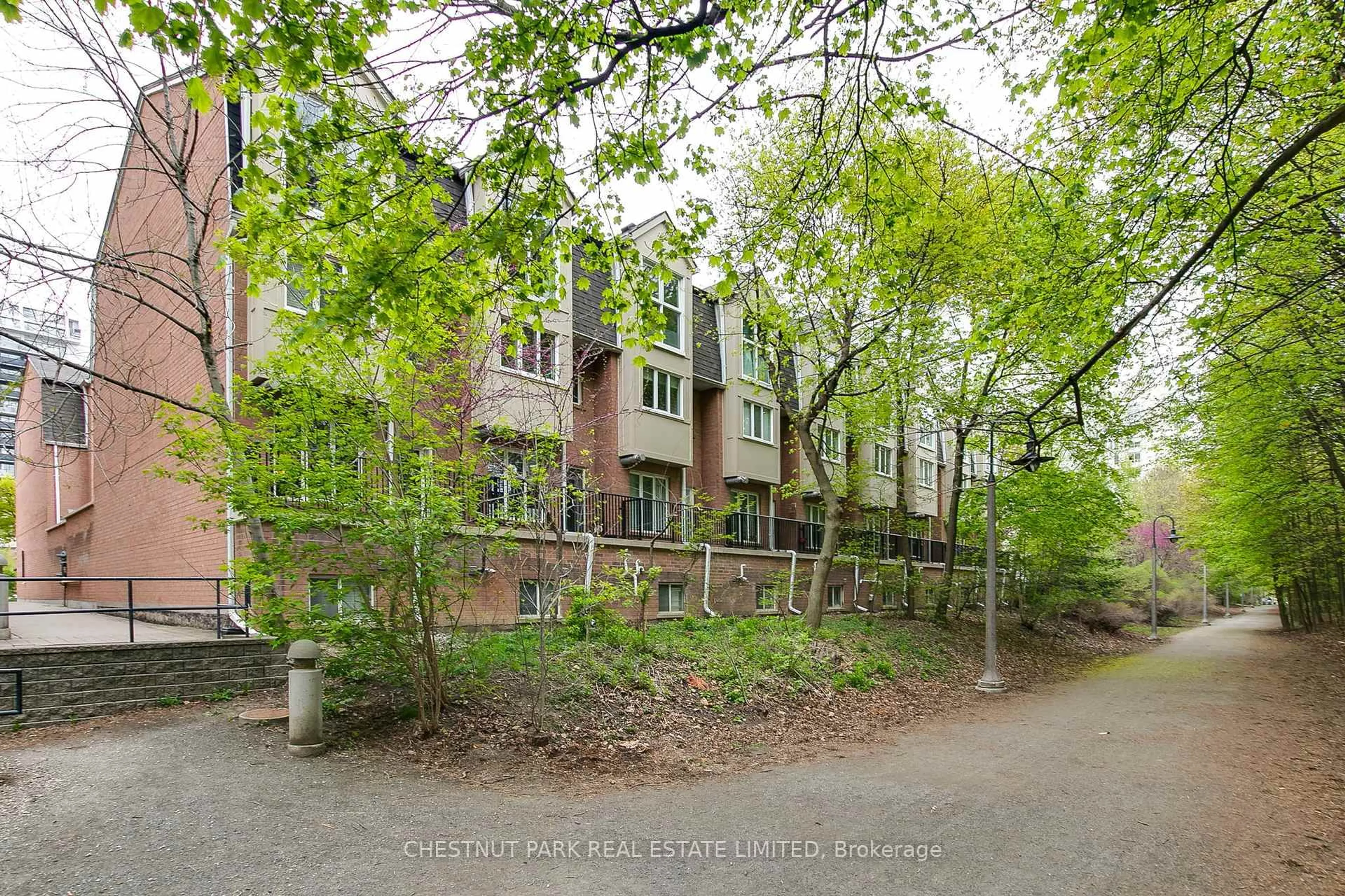 A pic from outside/outdoor area/front of a property/back of a property/a pic from drone, street for 151 Merton St #TH 10, Toronto Ontario M4S 3G5