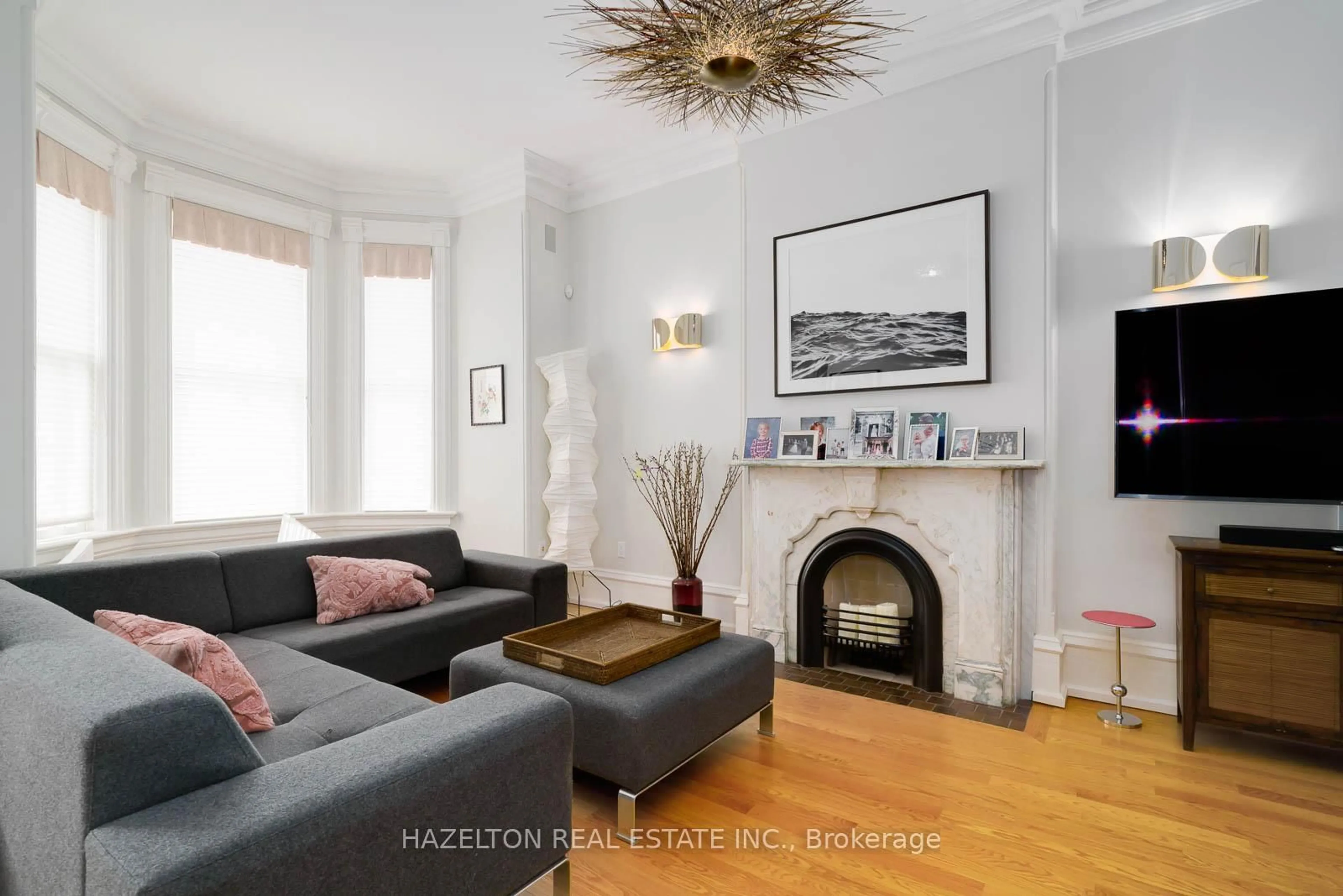 Living room with furniture, unknown for 44 Hazelton Ave, Toronto Ontario M5R 2E2