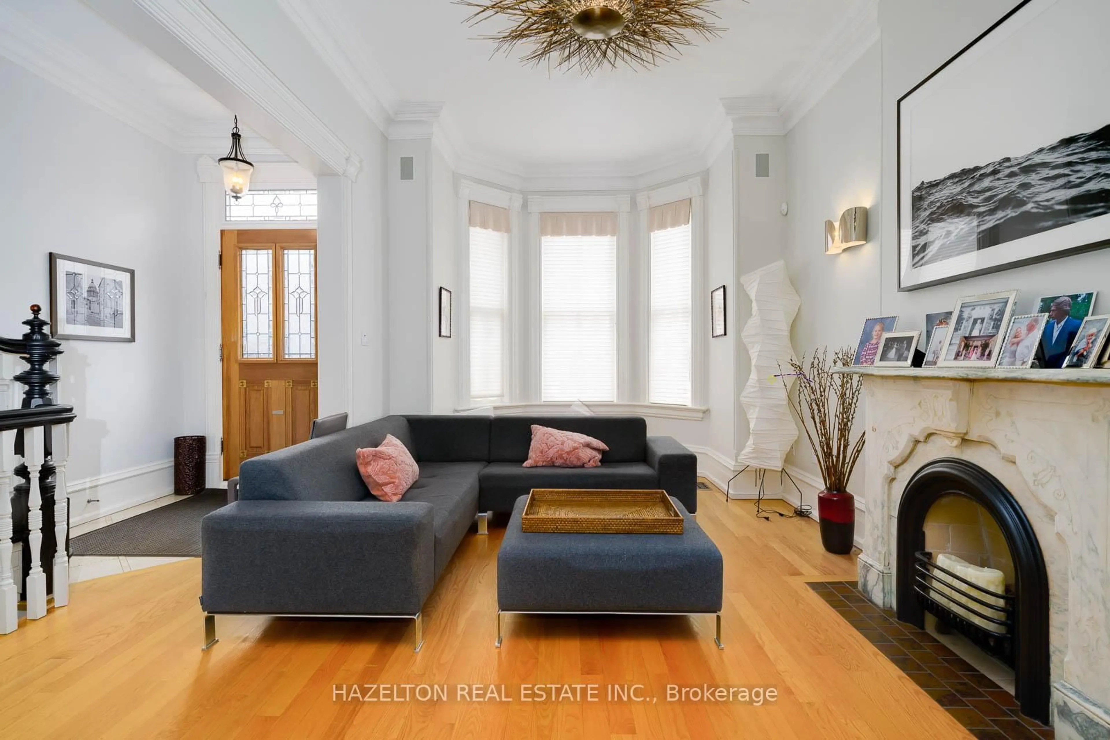 Living room with furniture, unknown for 44 Hazelton Ave, Toronto Ontario M5R 2E2