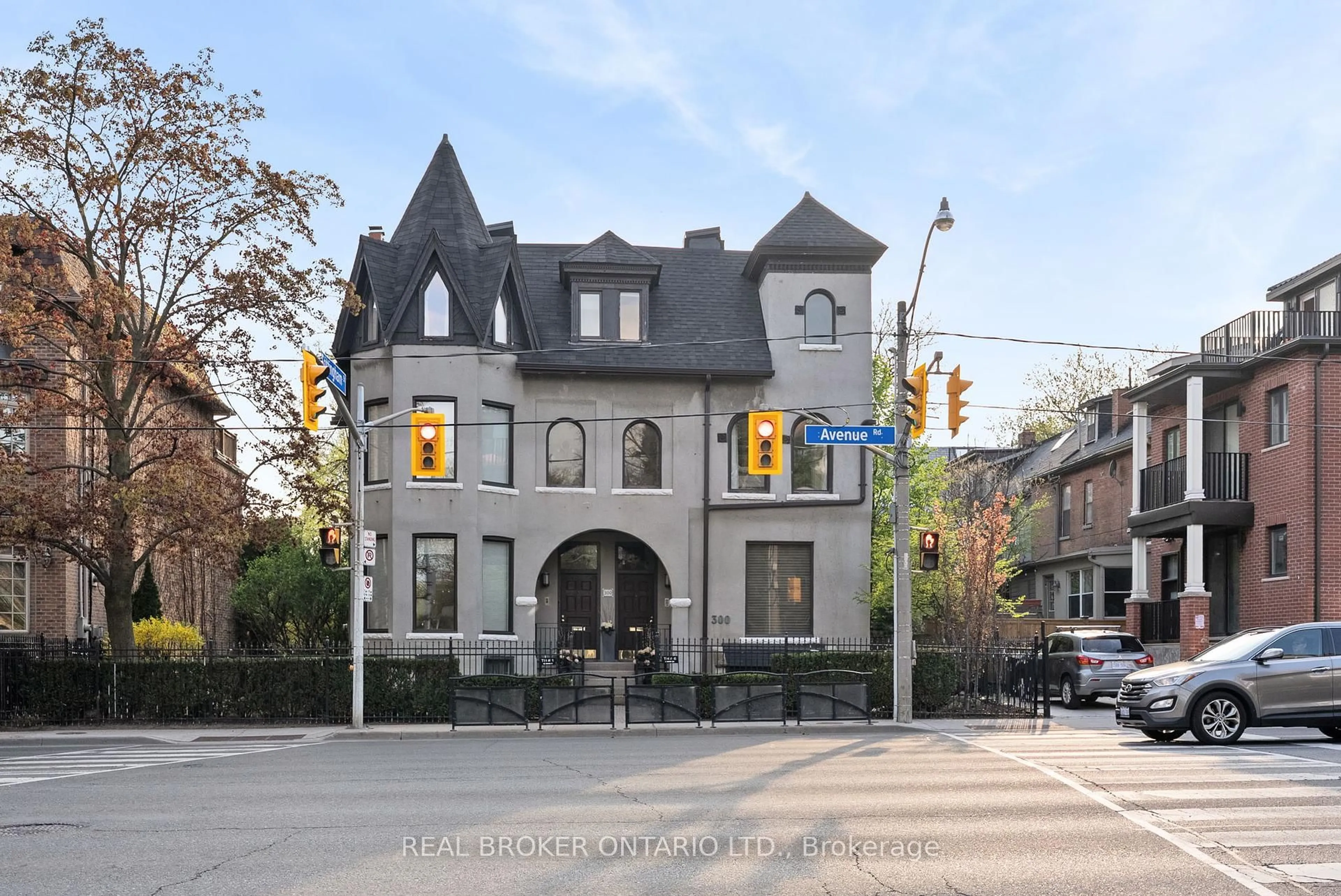 Unknown for 300 Avenue Rd #4, Toronto Ontario M4V 2H1