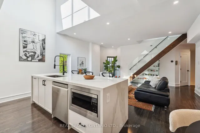 Additional property image - 300 Avenue Rd Unit 4