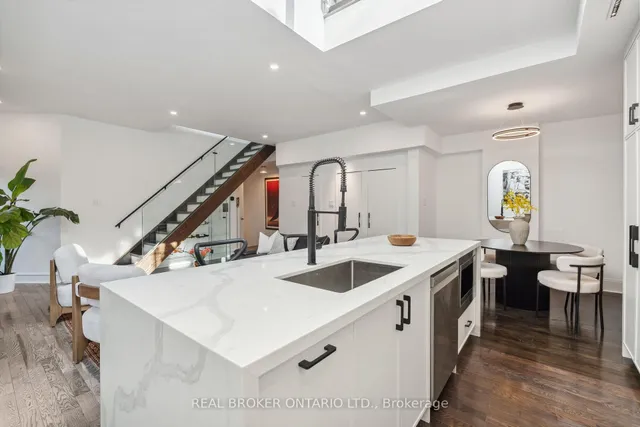 Additional property image - 300 Avenue Rd Unit 4