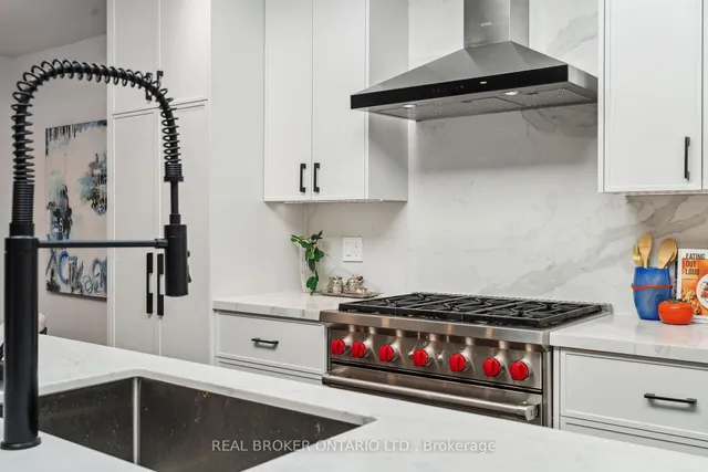 Additional property image - 300 Avenue Rd Unit 4