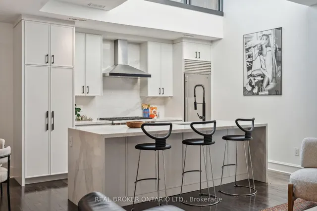 Additional property image - 300 Avenue Rd Unit 4