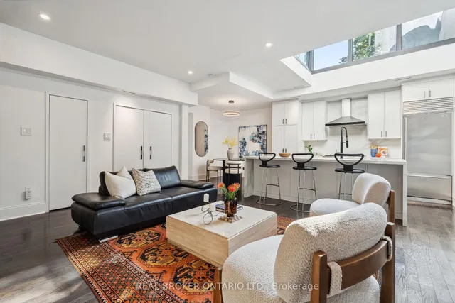Additional property image - 300 Avenue Rd Unit 4