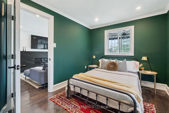 Additional property image - 300 Avenue Rd Unit 4
