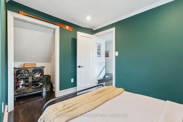 Additional property image - 300 Avenue Rd Unit 4
