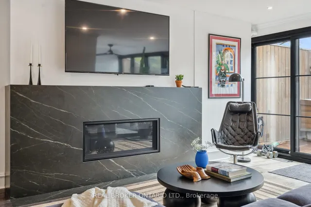 Additional property image - 300 Avenue Rd Unit 4