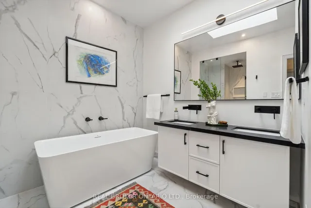 Additional property image - 300 Avenue Rd Unit 4