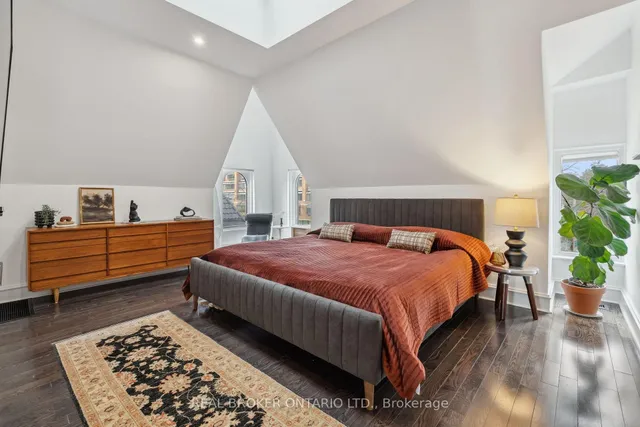 Additional property image - 300 Avenue Rd Unit 4