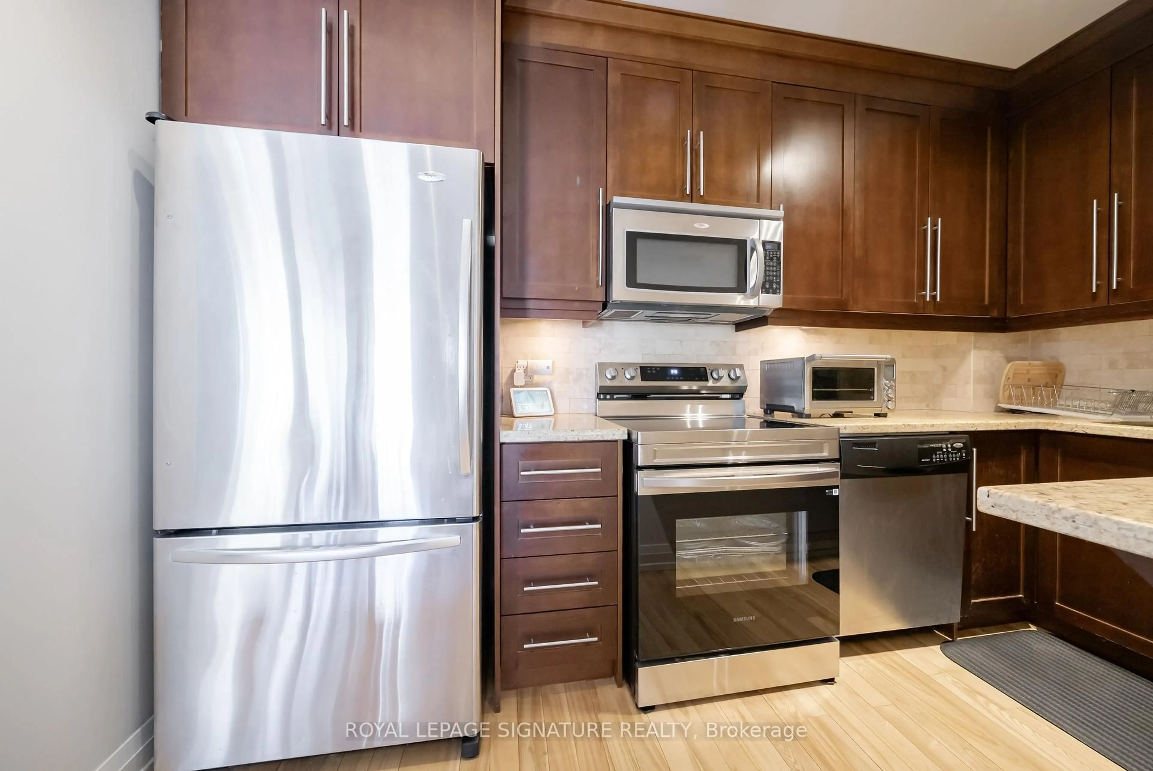 Standard kitchen, unknown for 473 Dupont St #3, Toronto Ontario M6G 1Y6