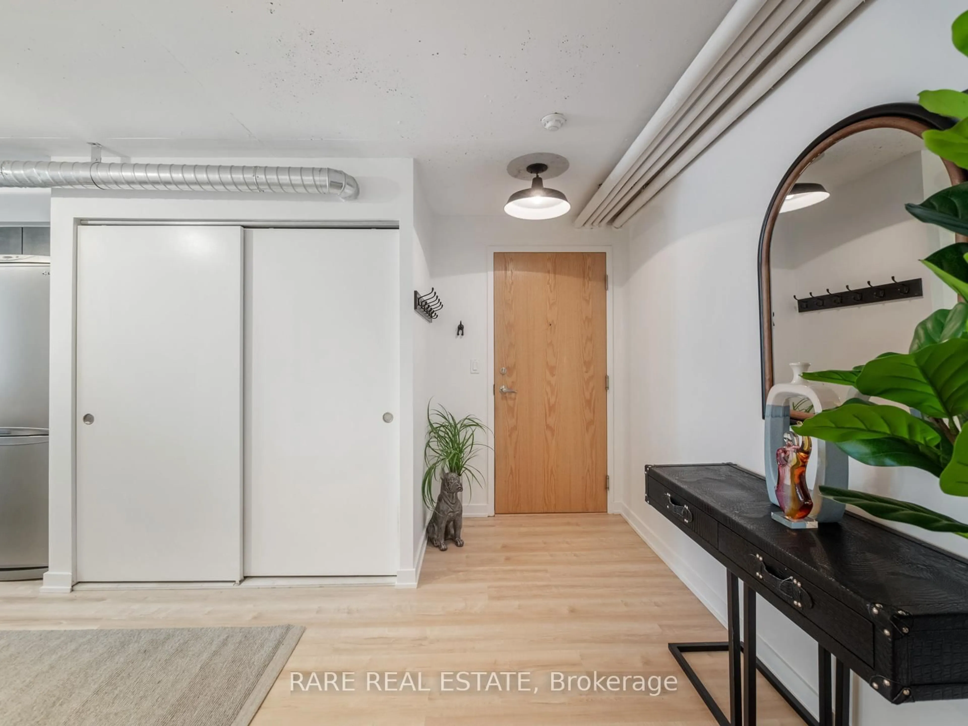 Indoor entryway for 170 Sudbury St #205, Toronto Ontario M6J 0A1