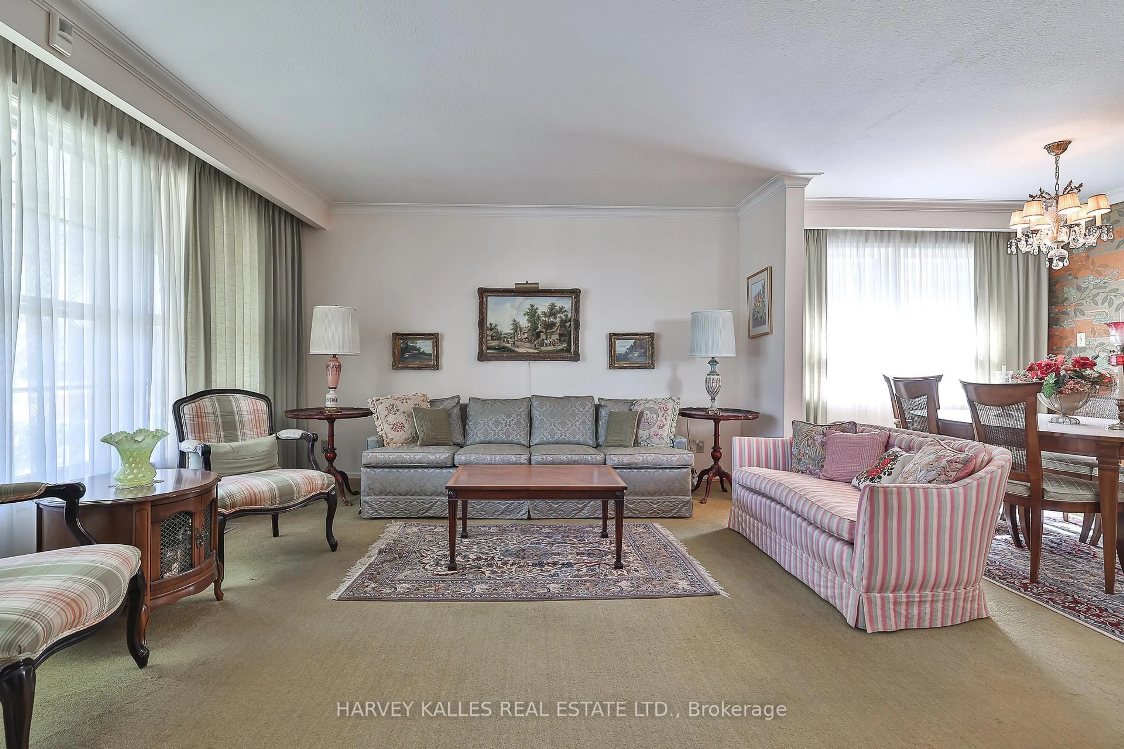 Living room with furniture, unknown for 140 Fenn Ave, Toronto Ontario M2P 1X6