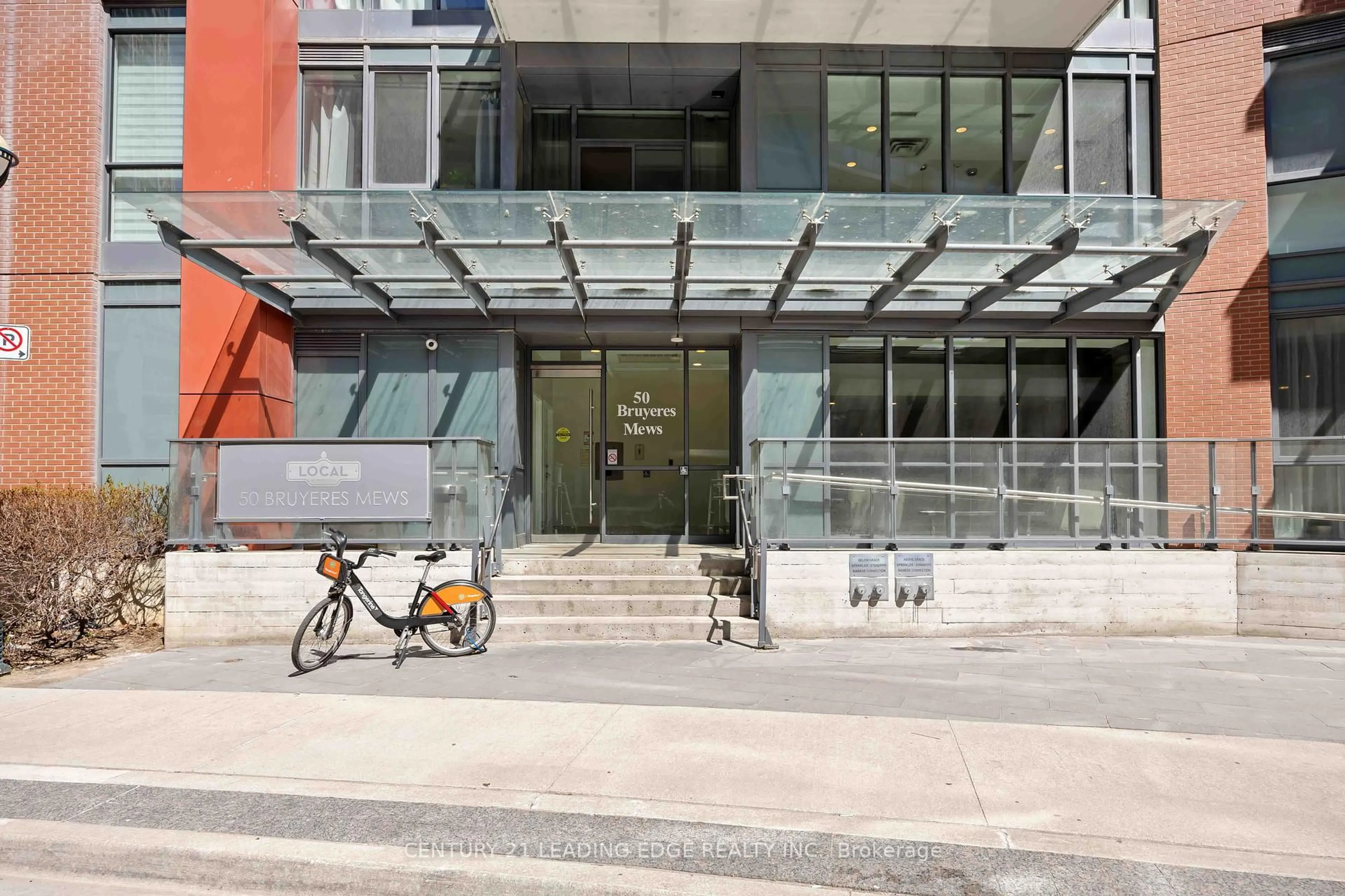 Indoor foyer for 50 Bruyeres Mews #619, Toronto Ontario M5V 0H8
