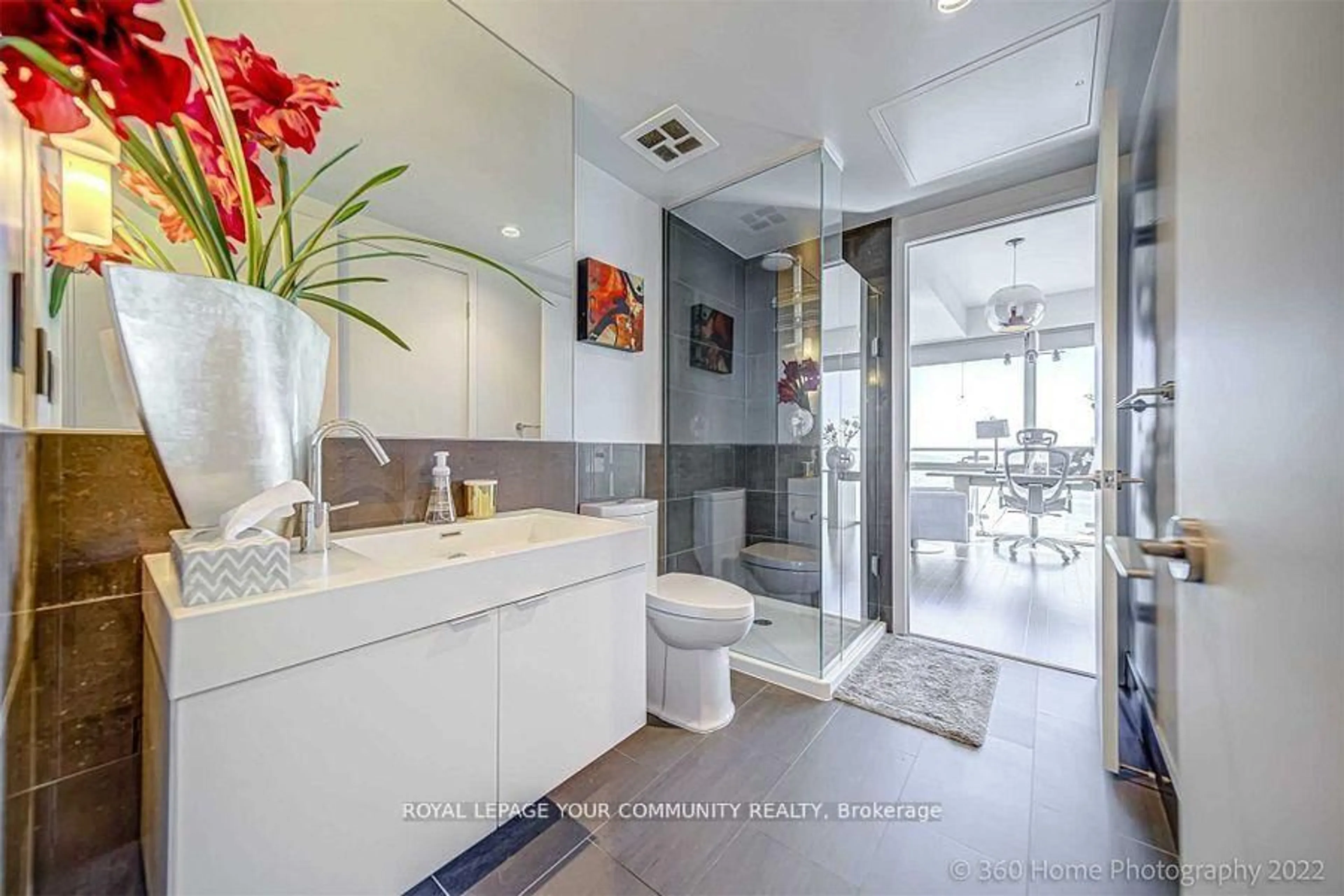 Contemporary bathroom, ceramic/tile floor for 70 Distillery Lane #3606, Toronto Ontario M5A 0E3
