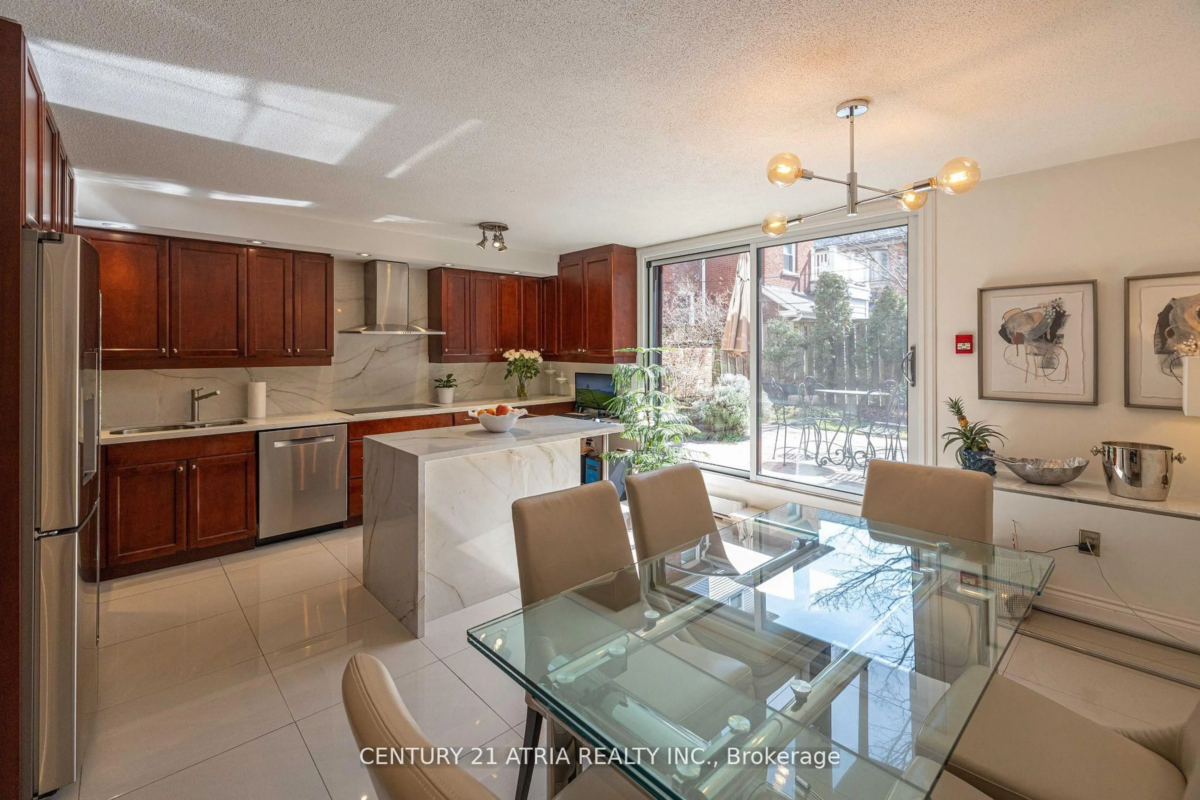 Open concept kitchen, ceramic/tile floor for 28 Admiral Rd #TH4, Toronto Ontario M5R 2L5